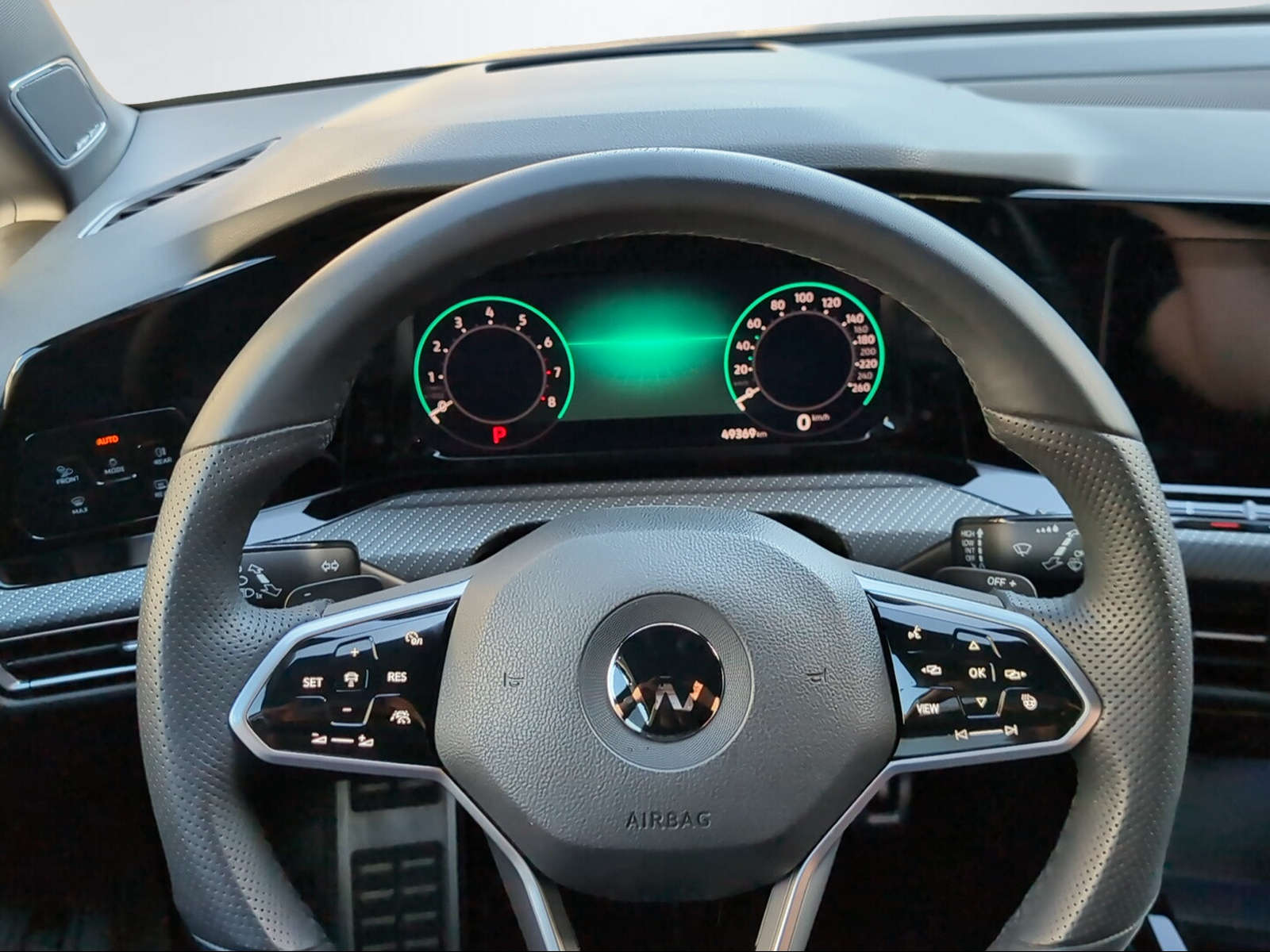 VW GOLF VIII VARIANT 2.0 TSI R-LINE DSG 4MOTION-image-6