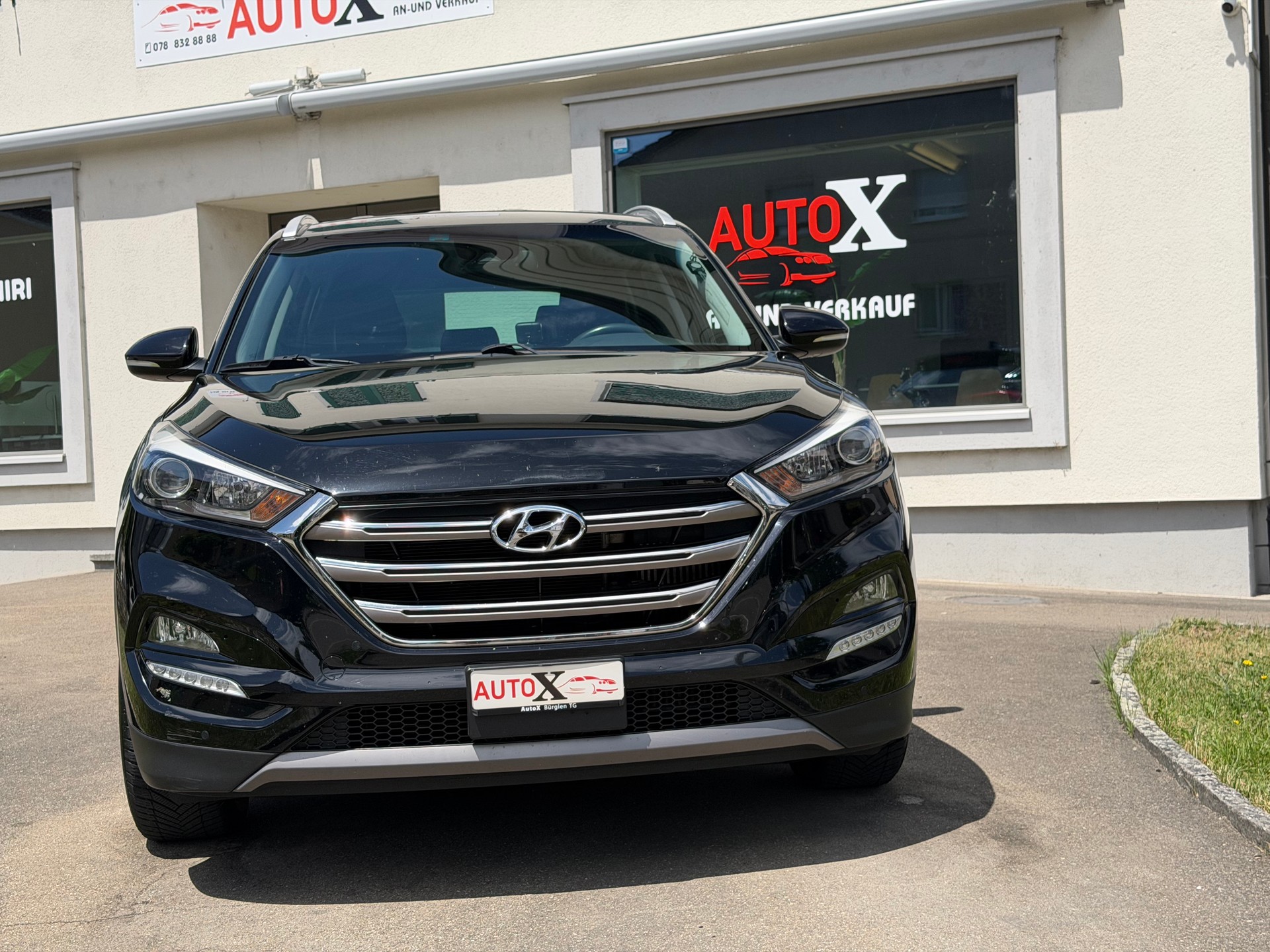 HYUNDAI Tucson 2.0 CRDI Plena 2WD-image-2