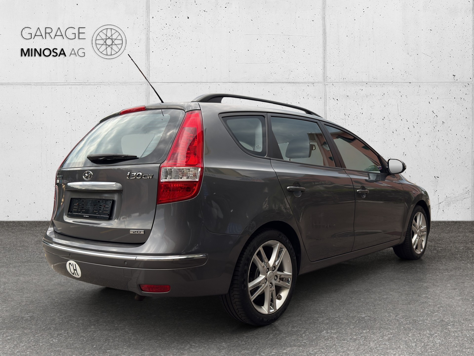 HYUNDAI i30 Wagon 2.0 Premium Automatic-image-1
