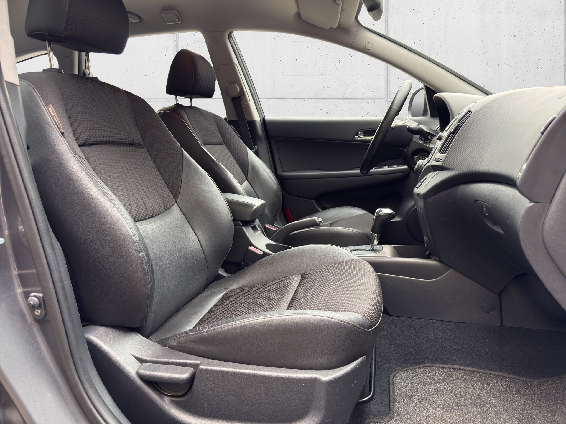 HYUNDAI i30 Wagon 2.0 Premium Automatic-image-4