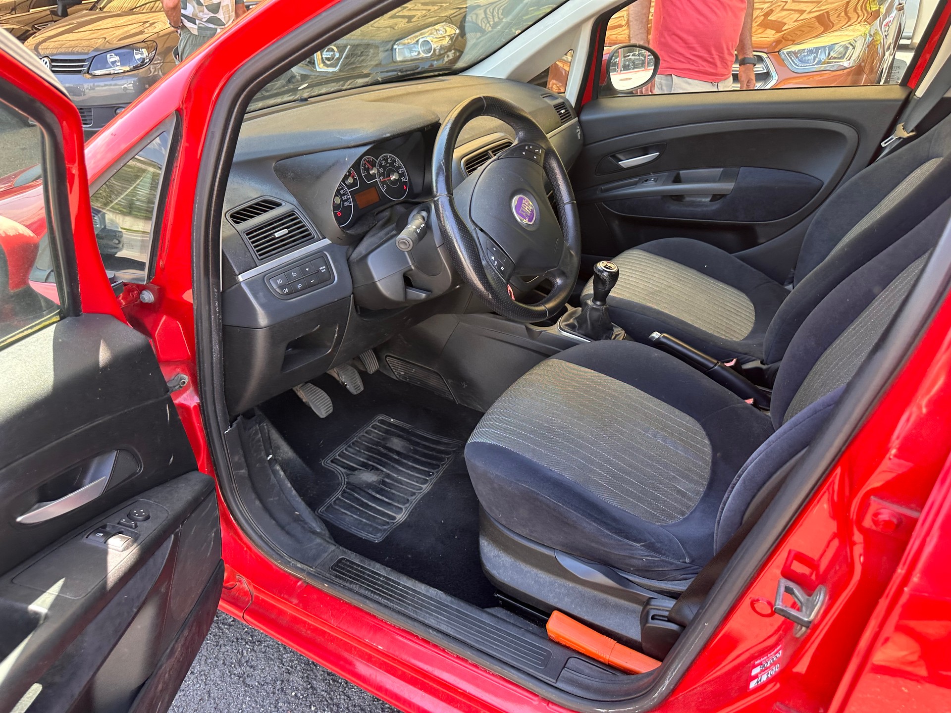 FIAT Punto 1.4 16V Turbo Emotion-image-11