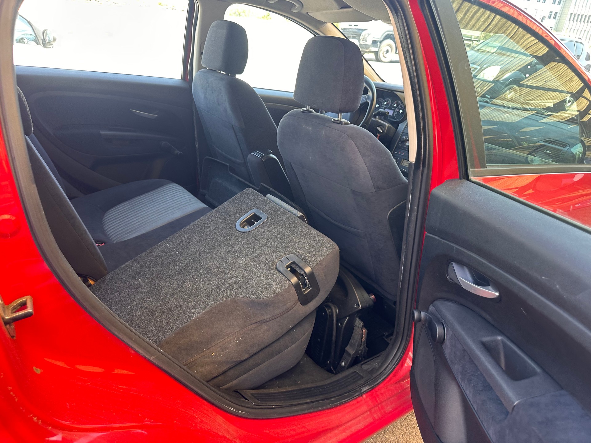 FIAT Punto 1.4 16V Turbo Emotion-image-9