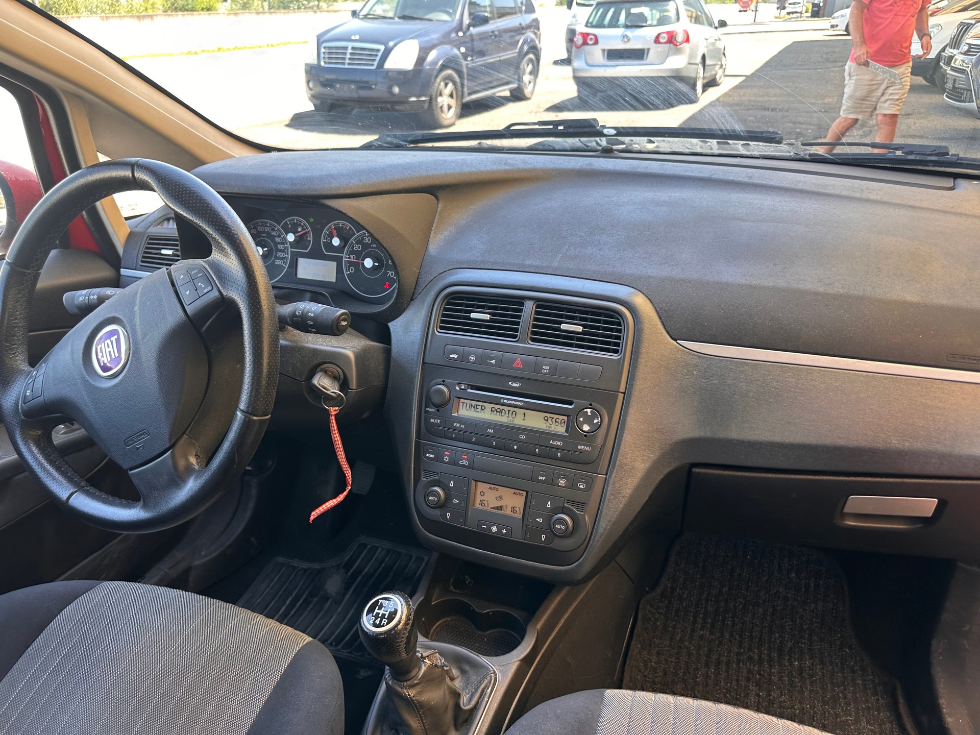 FIAT Punto 1.4 16V Turbo Emotion-image-10