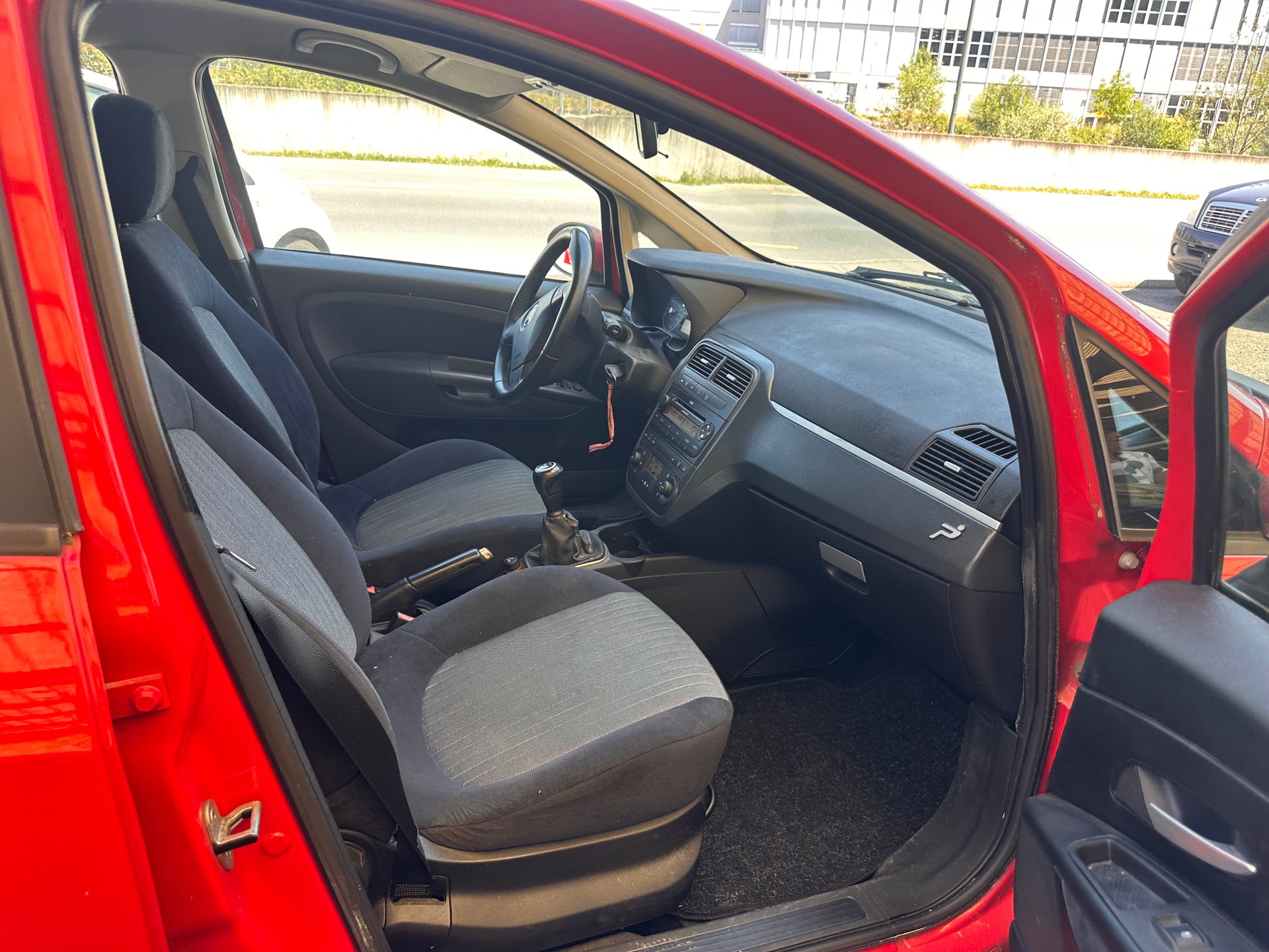 FIAT Punto 1.4 16V Turbo Emotion-image-8