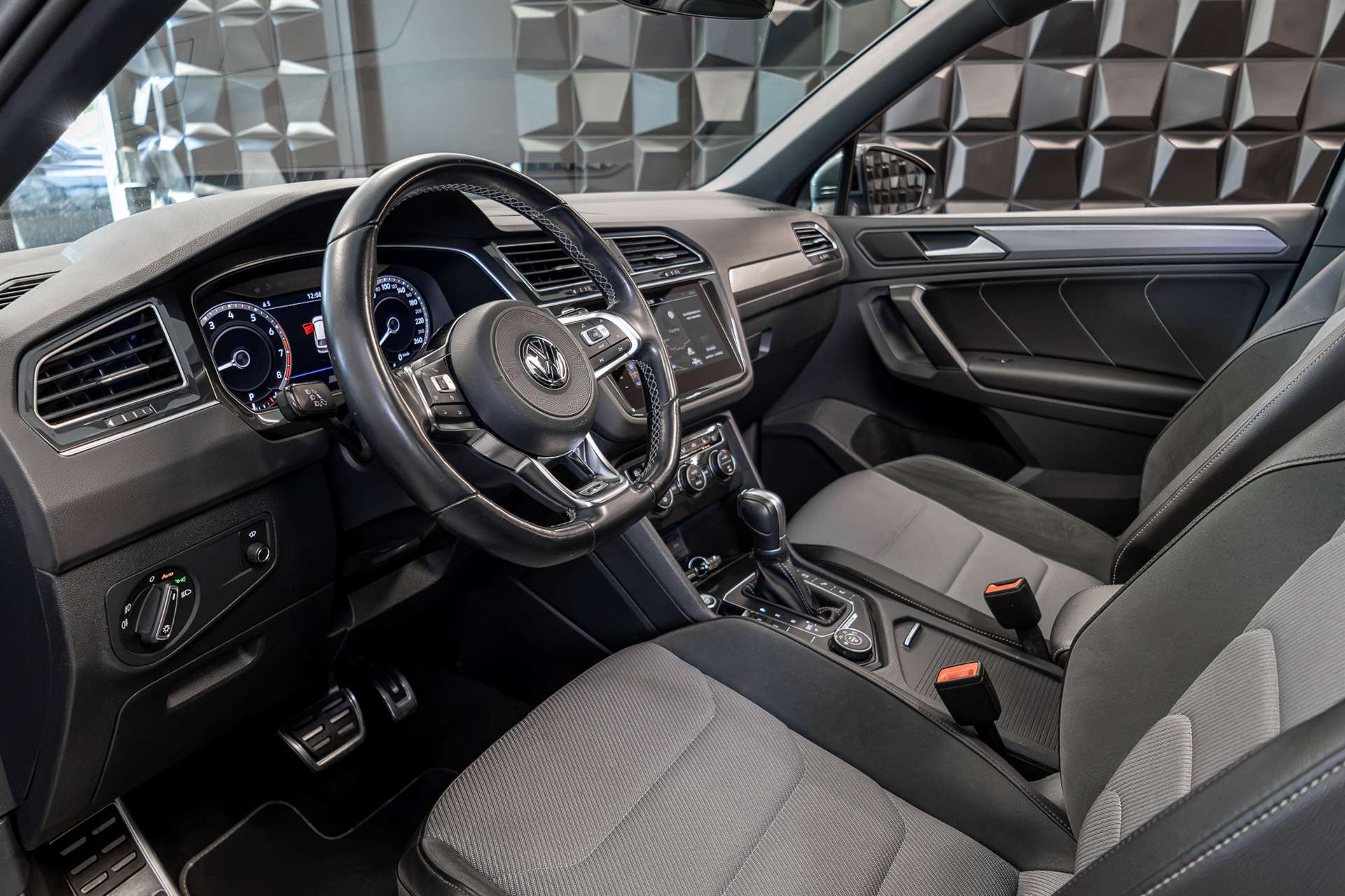 VW Tiguan 2.0TSI Highline 4Motion DSG-image-12