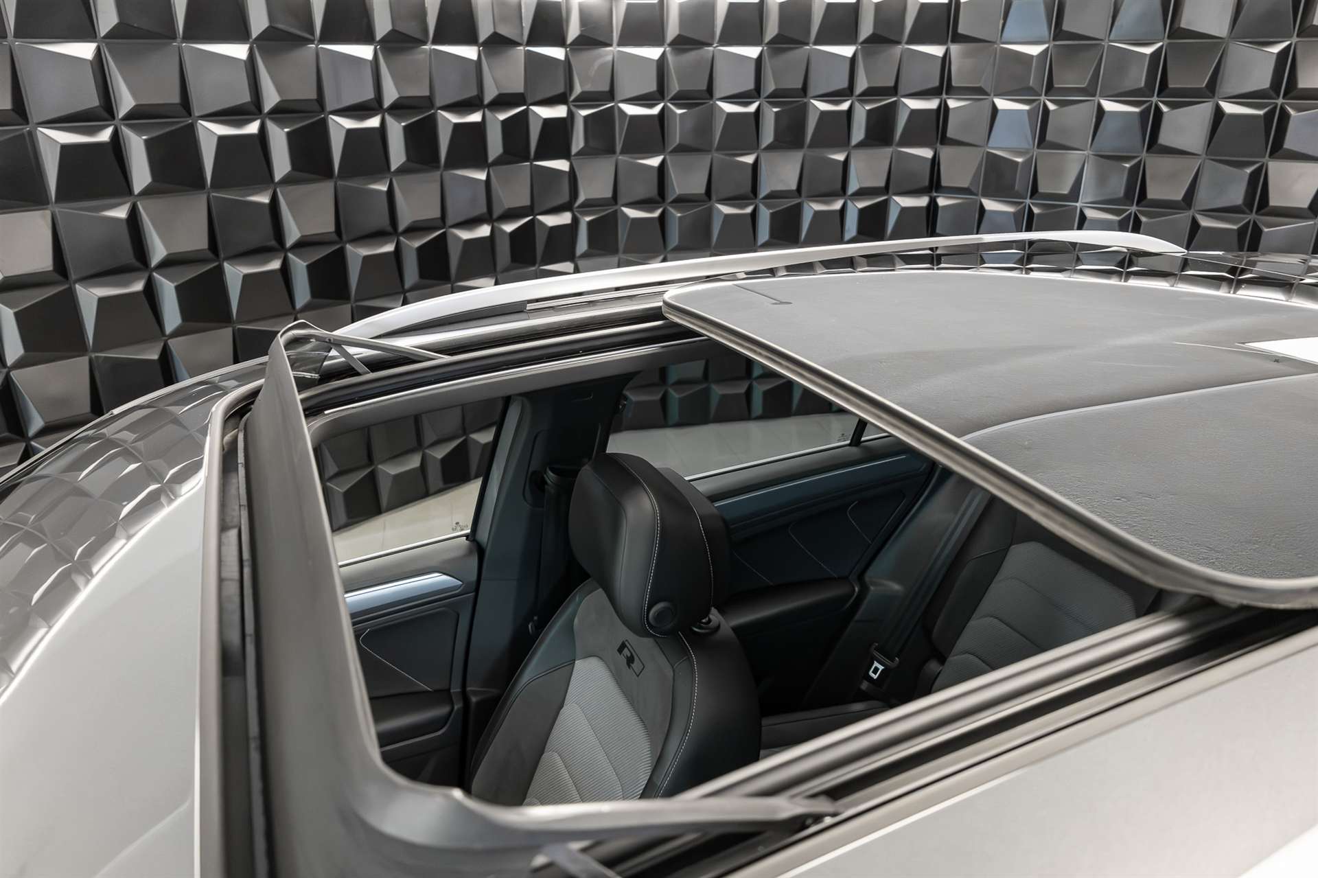 VW Tiguan 2.0TSI Highline 4Motion DSG-image-30
