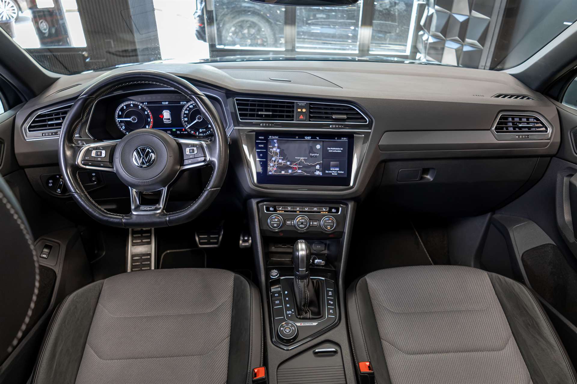 VW Tiguan 2.0TSI Highline 4Motion DSG-image-5