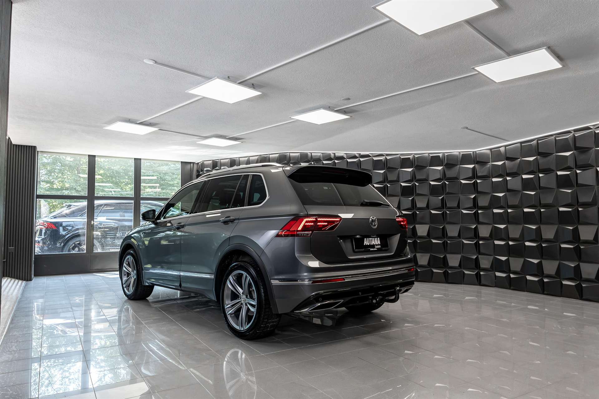 VW Tiguan 2.0TSI Highline 4Motion DSG-image-2