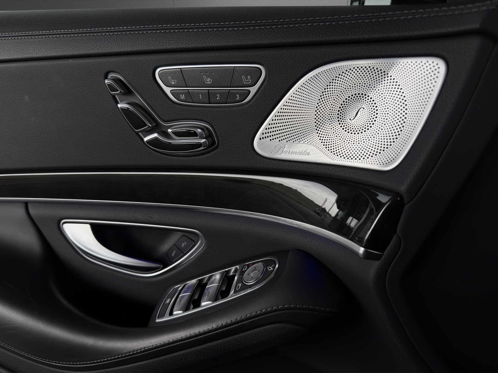 MERCEDES-BENZ S 350 d 4Matic 9G-Tronic AMG Line-image-17