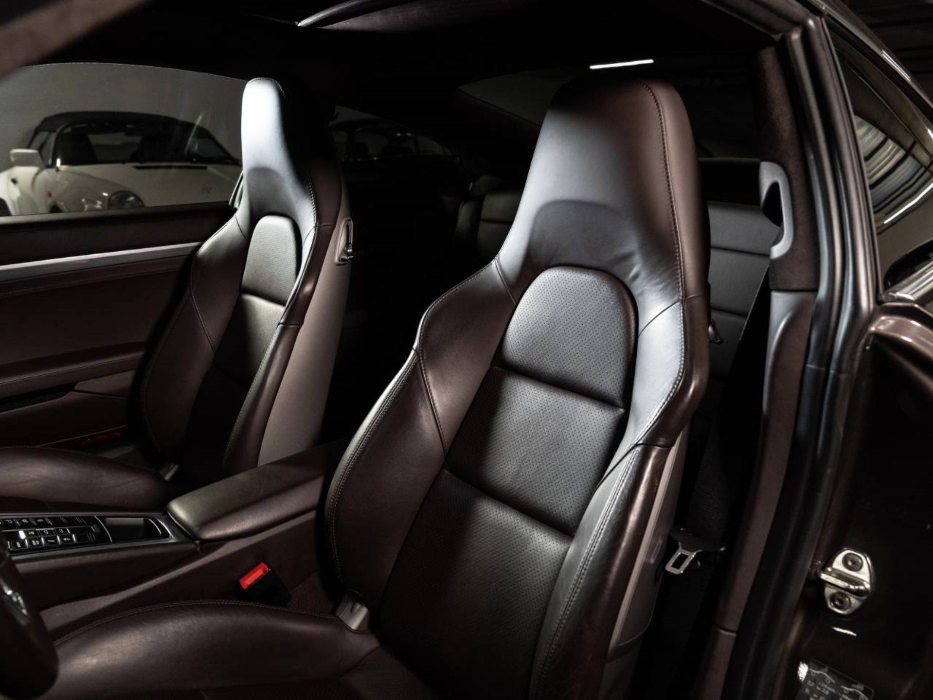 PORSCHE 911 Carrera 4S Coupe-image-8