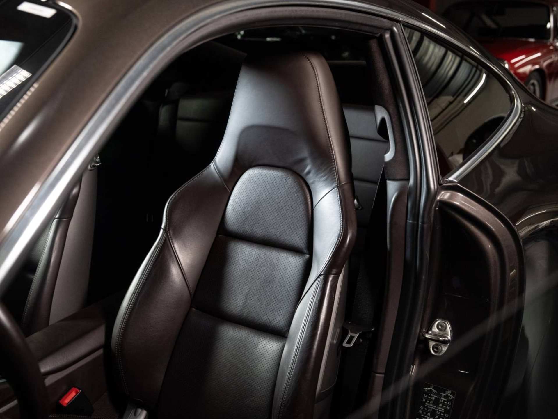 PORSCHE 911 Carrera 4S Coupe-image-15