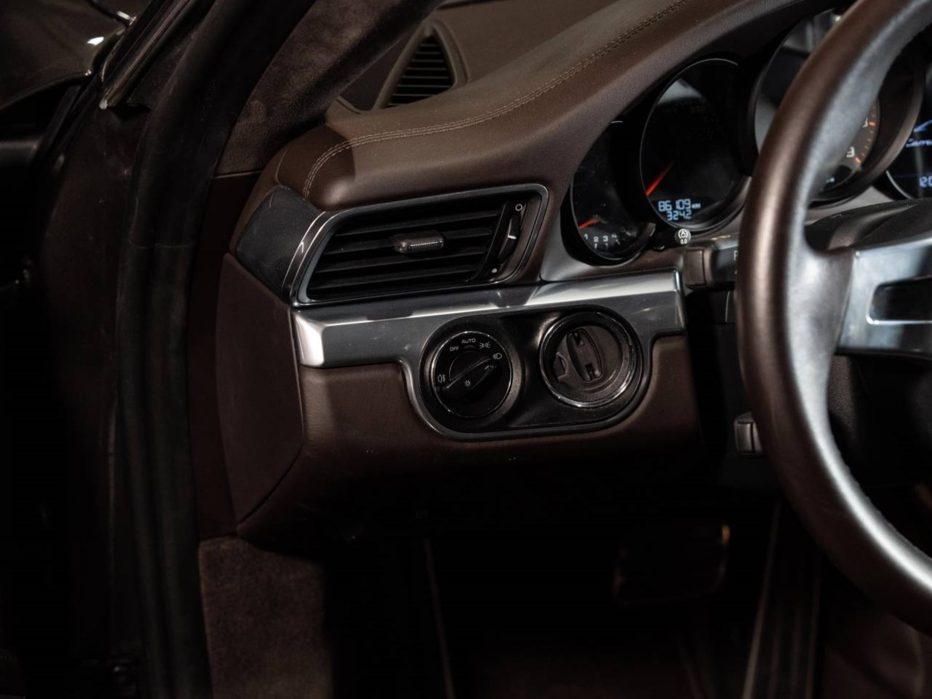 PORSCHE 911 Carrera 4S Coupe-image-11