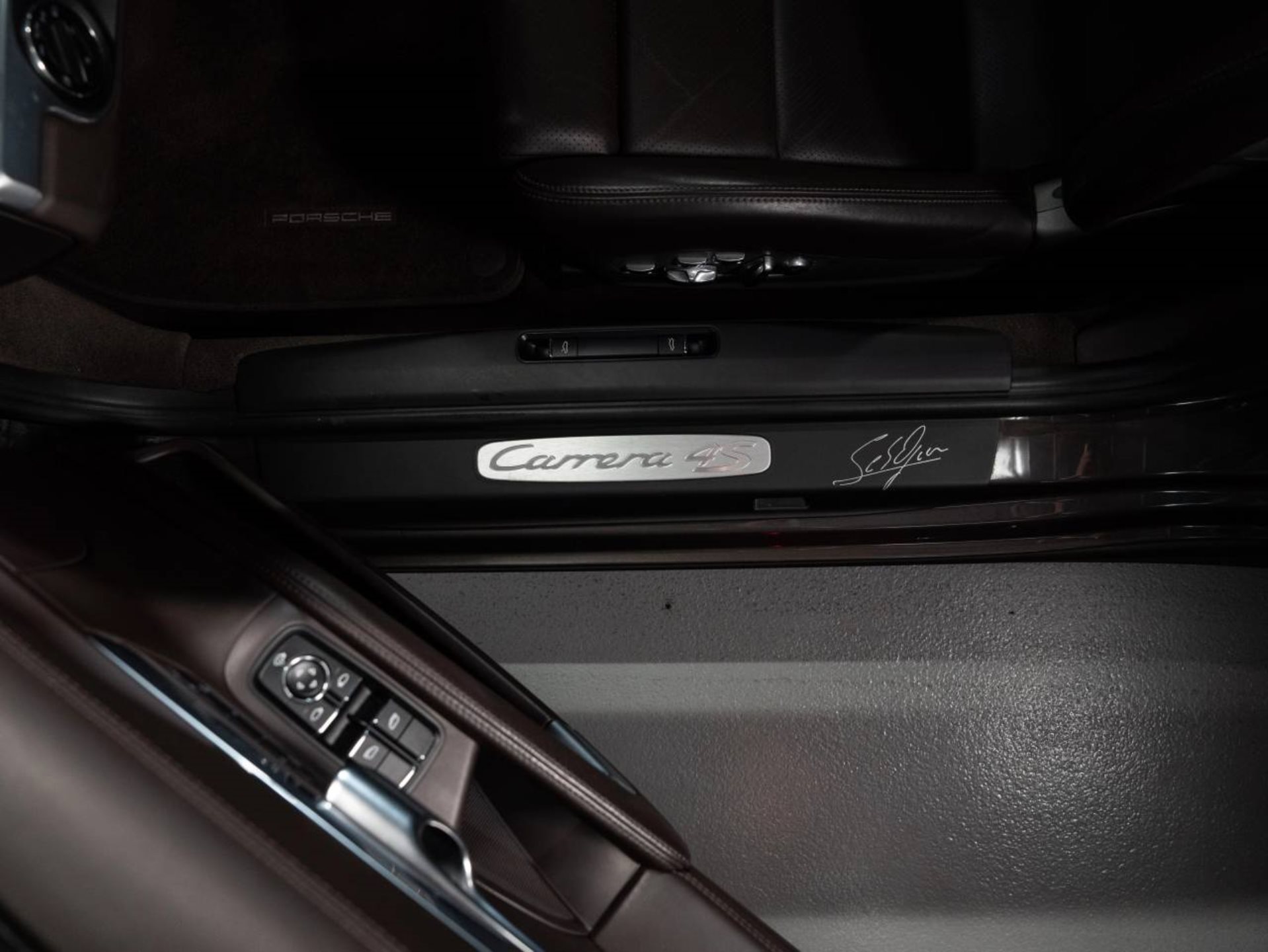 PORSCHE 911 Carrera 4S Coupe-image-19