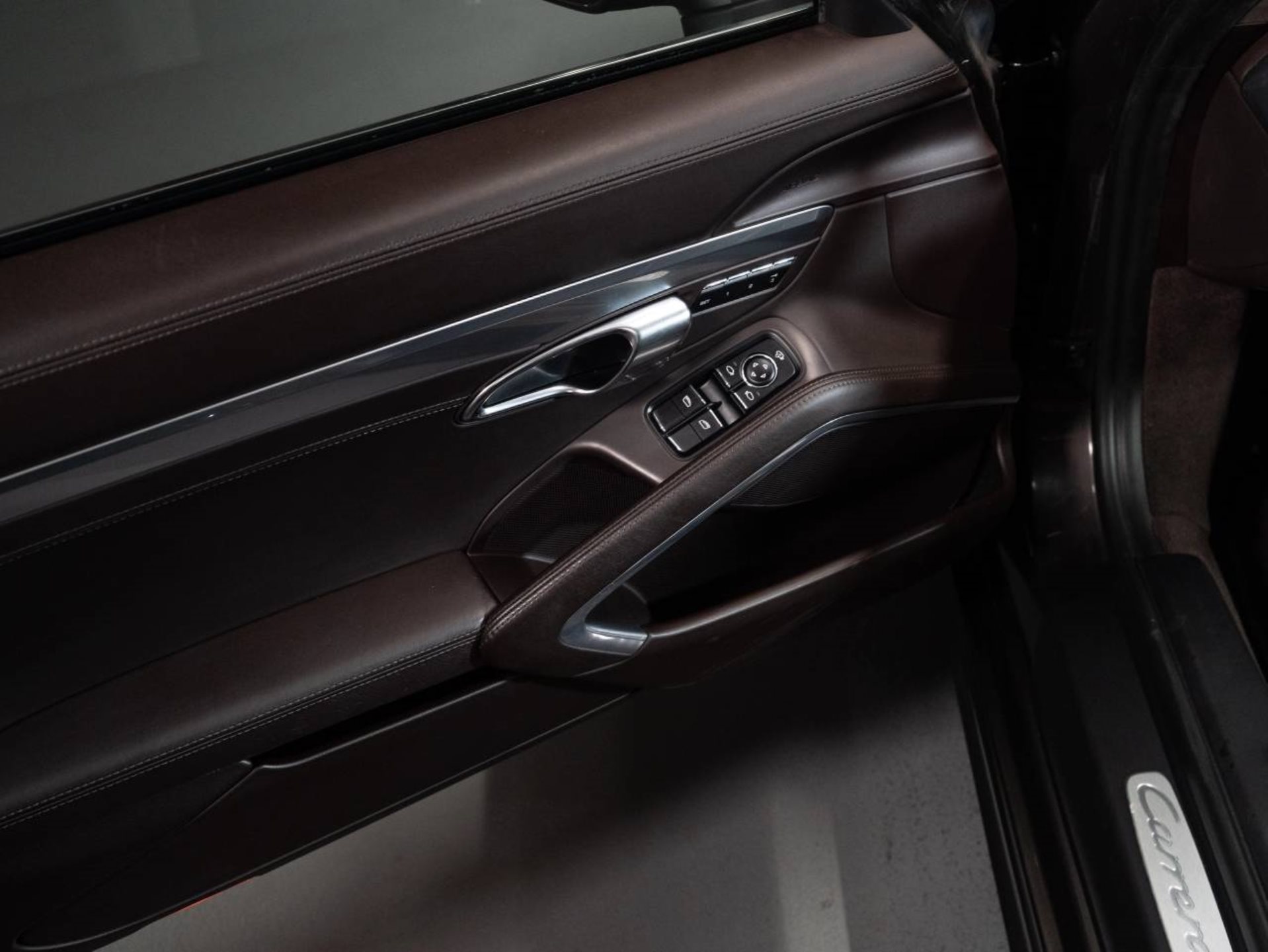 PORSCHE 911 Carrera 4S Coupe-image-17