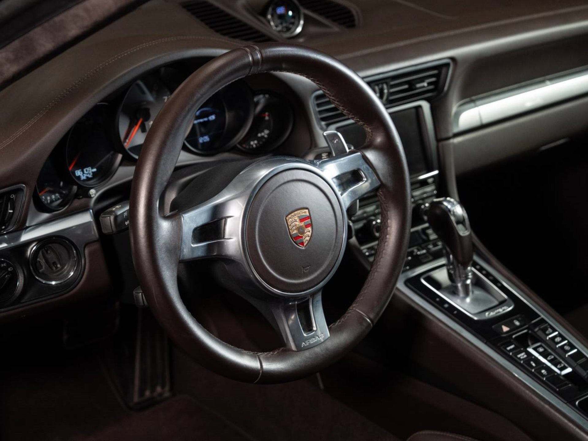 PORSCHE 911 Carrera 4S Coupe-image-4