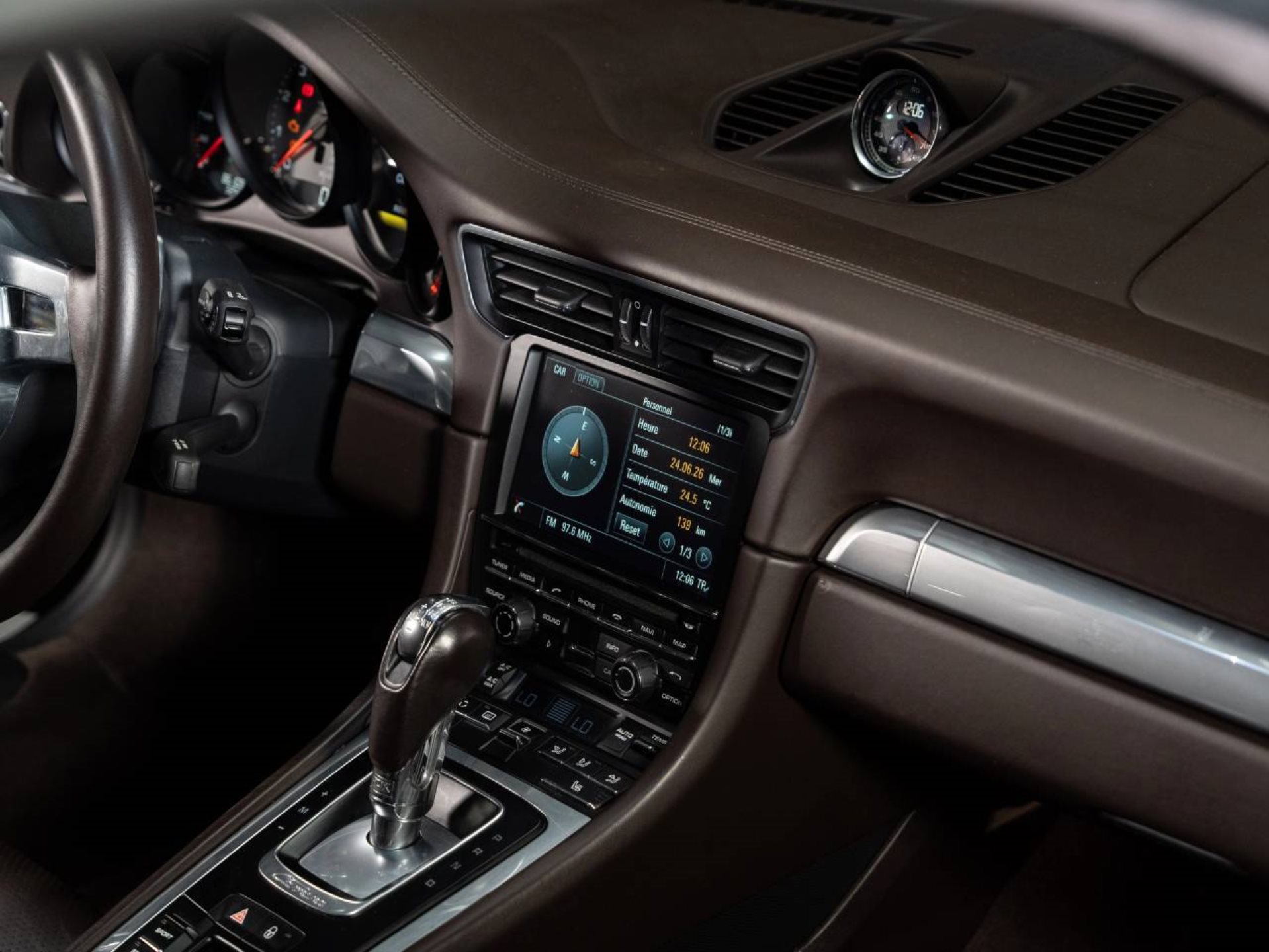 PORSCHE 911 Carrera 4S Coupe-image-12