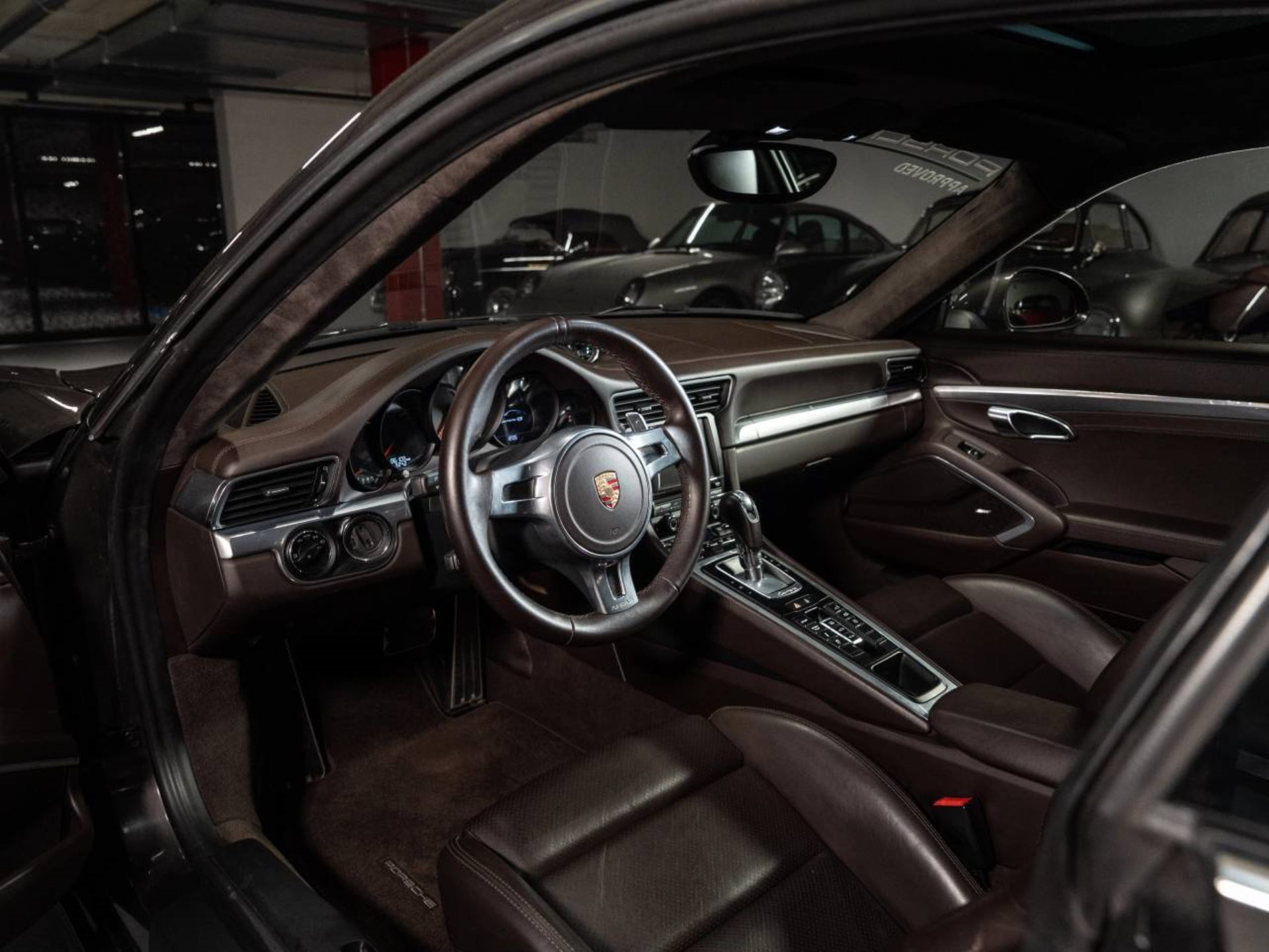 PORSCHE 911 Carrera 4S Coupe-image-3