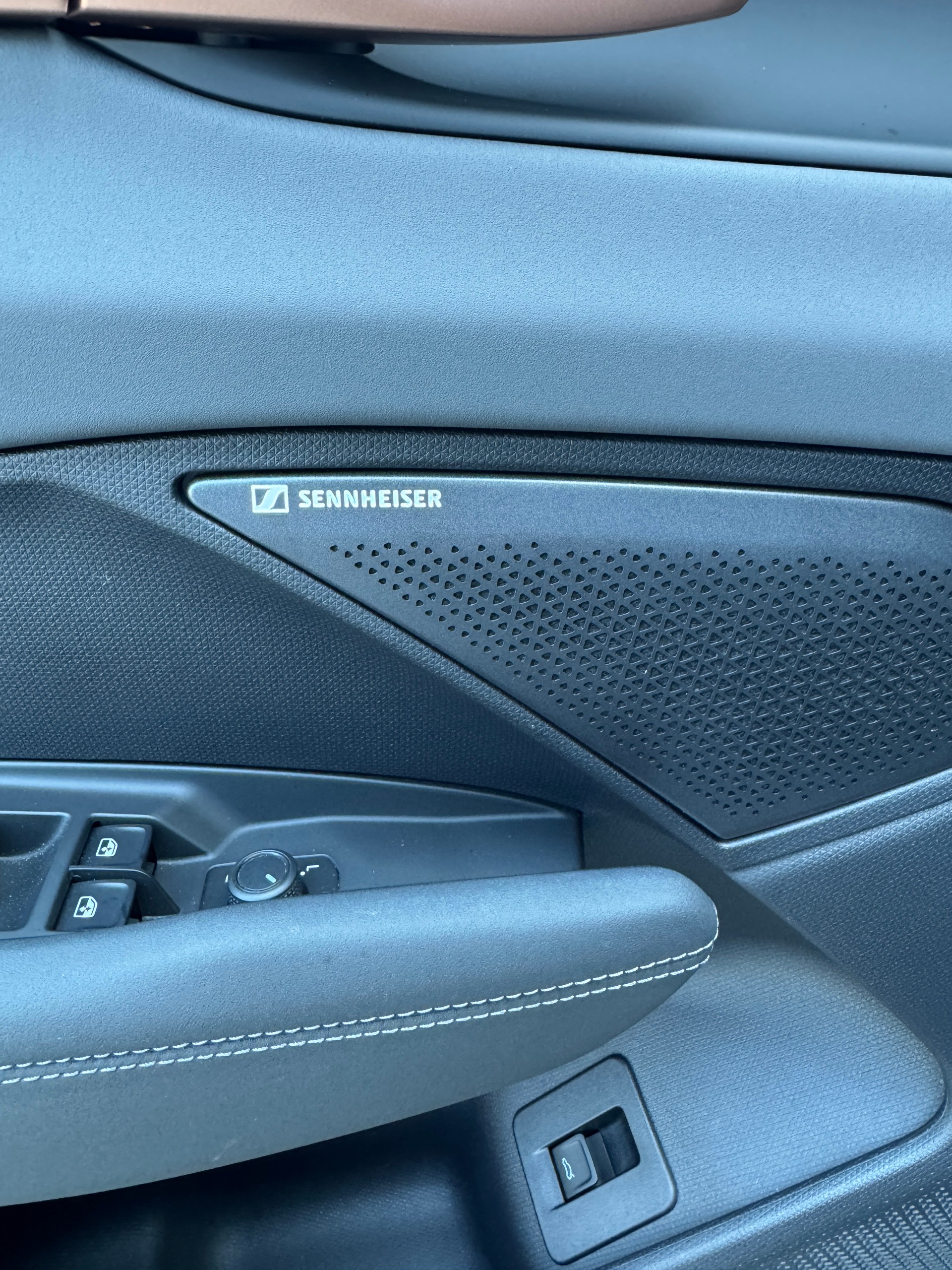 CUPRA Terramar 2.0 TSI VZ 4Drive DSG **** SONDERLACK DARK VOID MET ***-image-12