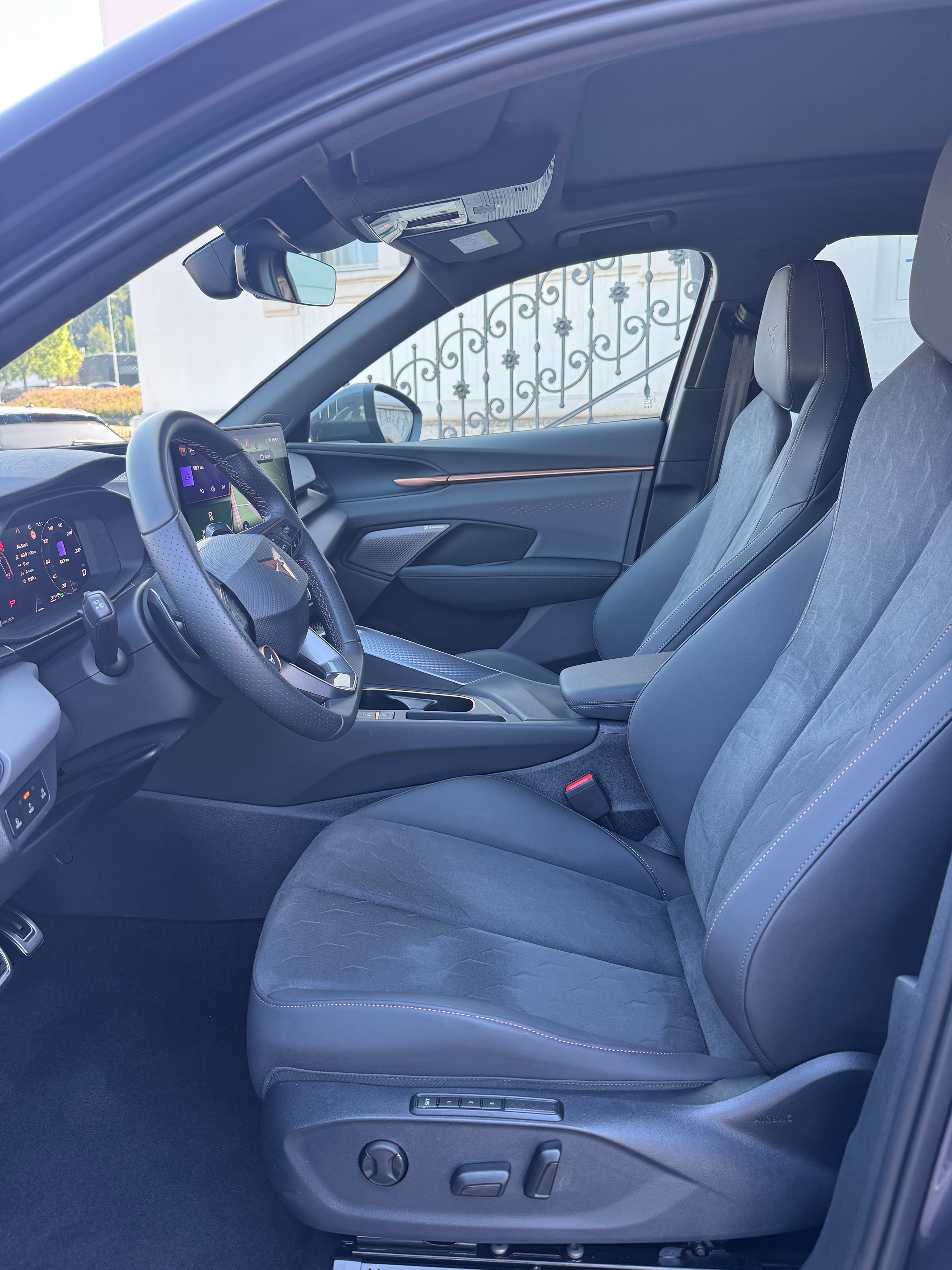 CUPRA Terramar 2.0 TSI VZ 4Drive DSG **** SONDERLACK DARK VOID MET ***-image-7