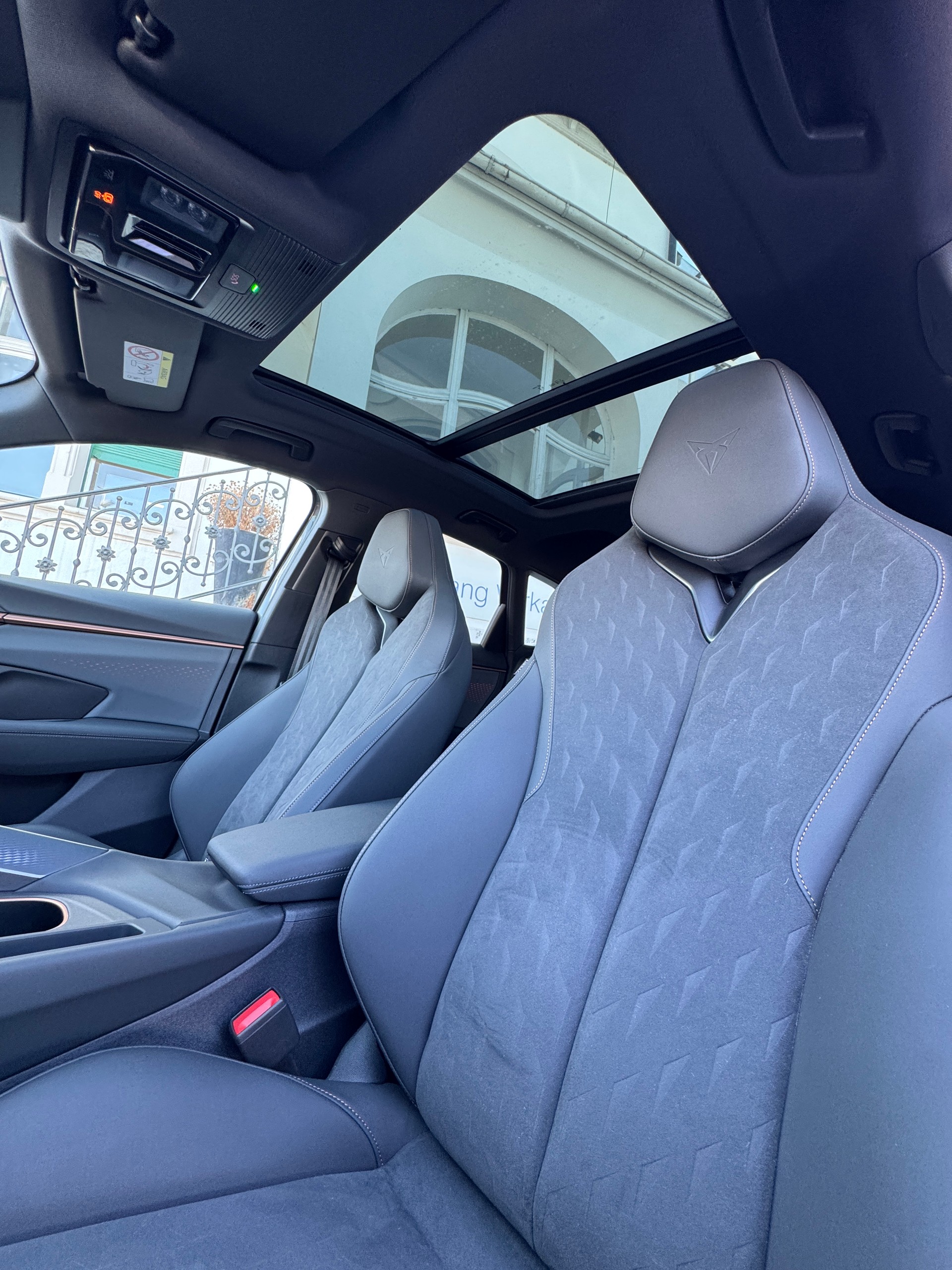 CUPRA Terramar 2.0 TSI VZ 4Drive DSG **** SONDERLACK DARK VOID MET ***-image-8
