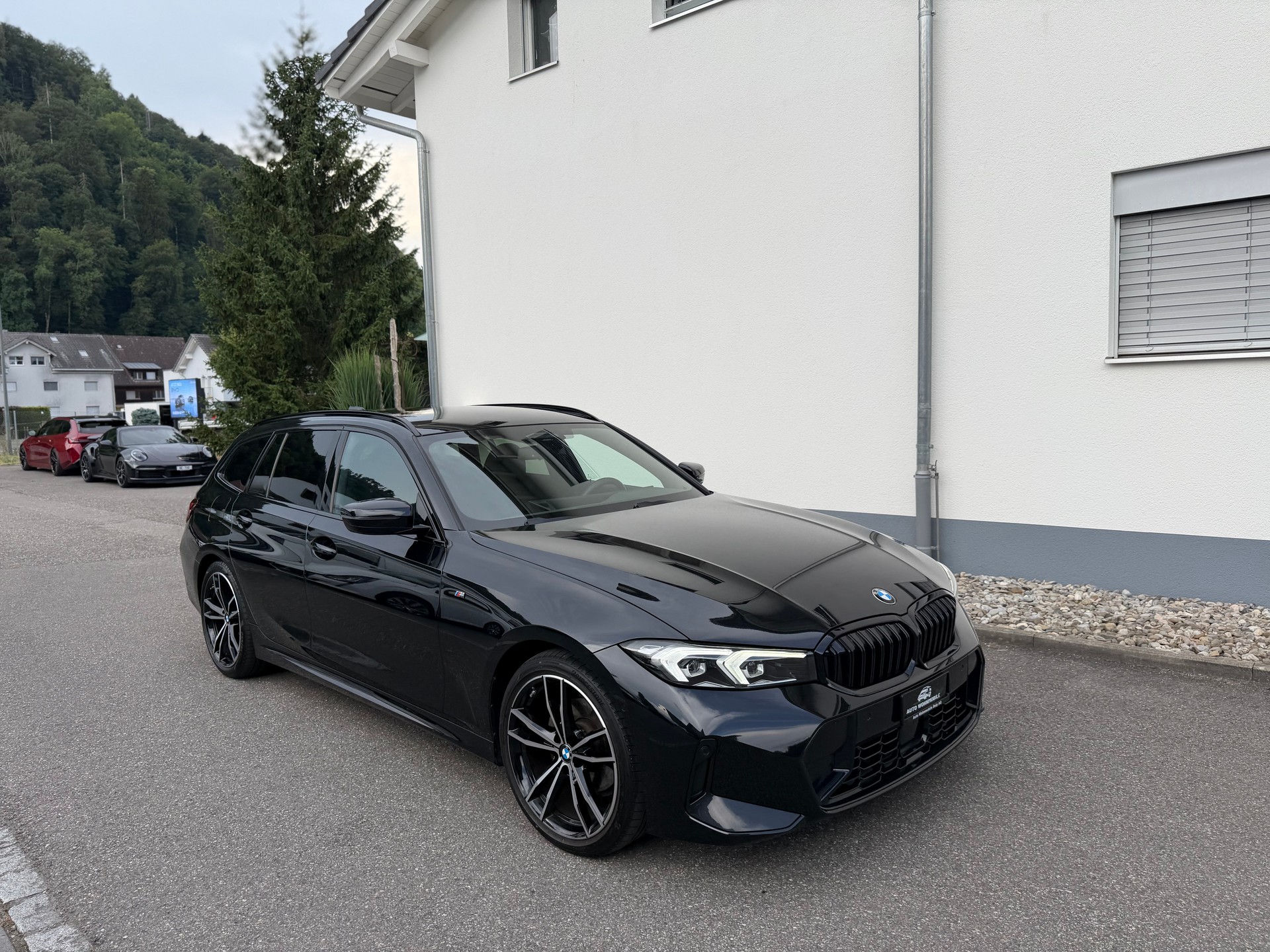 BMW 320d xDrive 48V Touring Steptronic M Sport-image-2