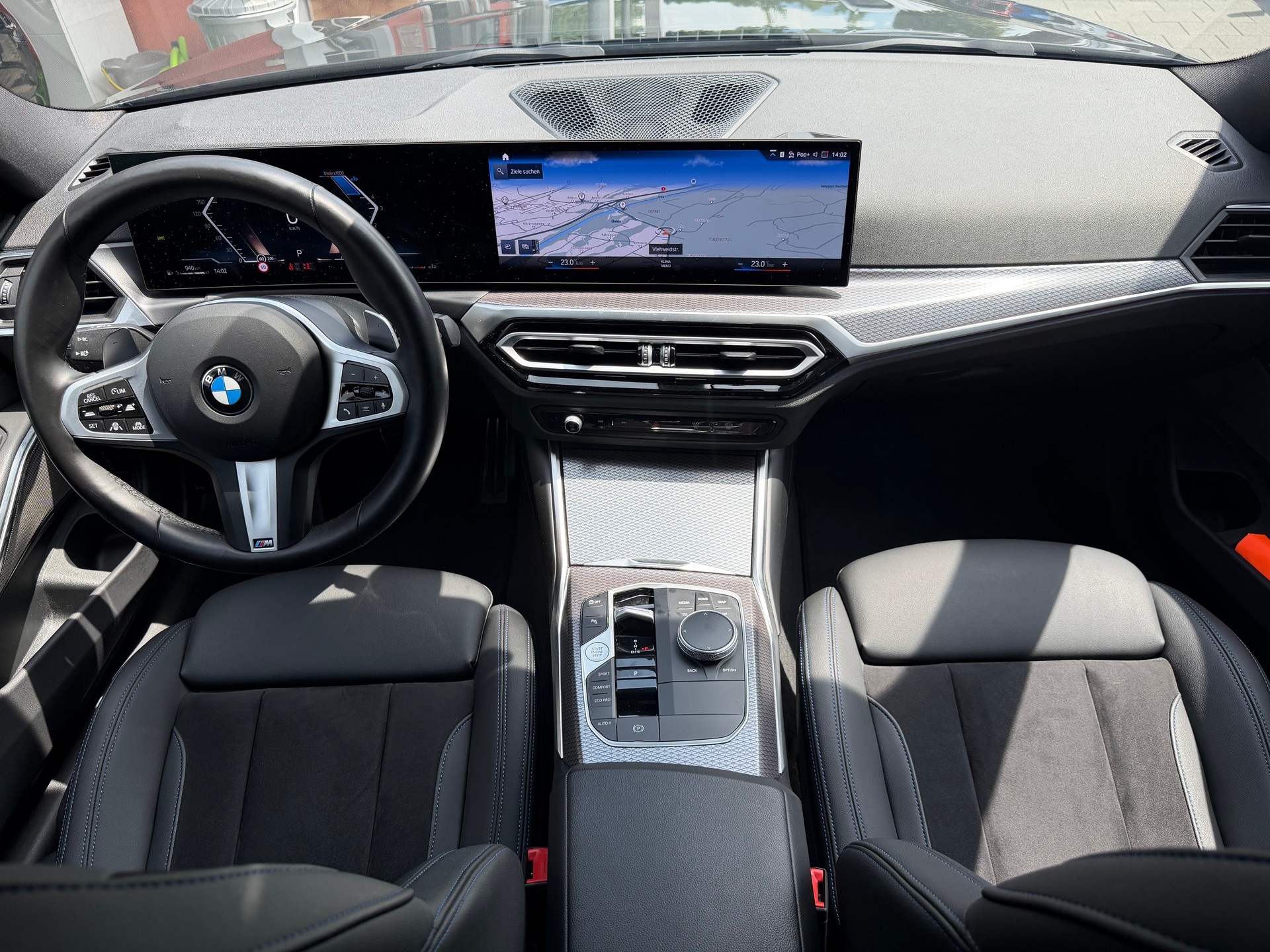 BMW 320d xDrive 48V Touring Steptronic M Sport-image-18
