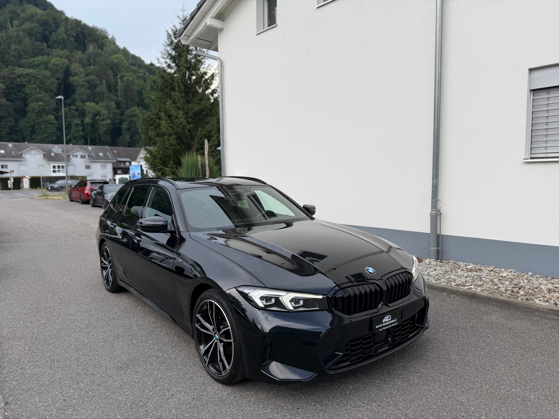 BMW 320d xDrive 48V Touring Steptronic M Sport-image-1
