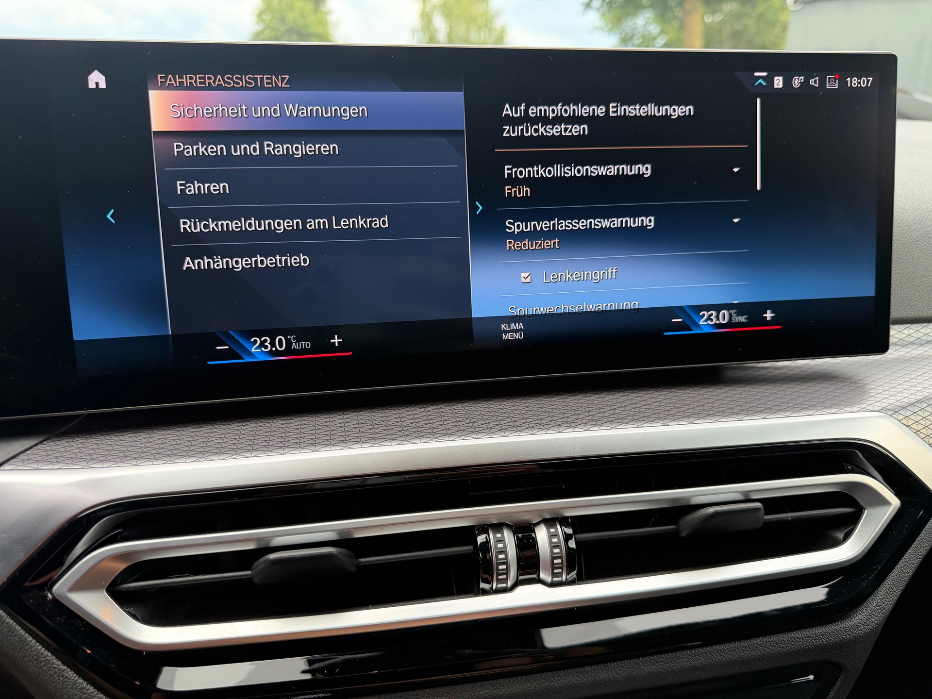 BMW 320d xDrive 48V Touring Steptronic M Sport-image-25