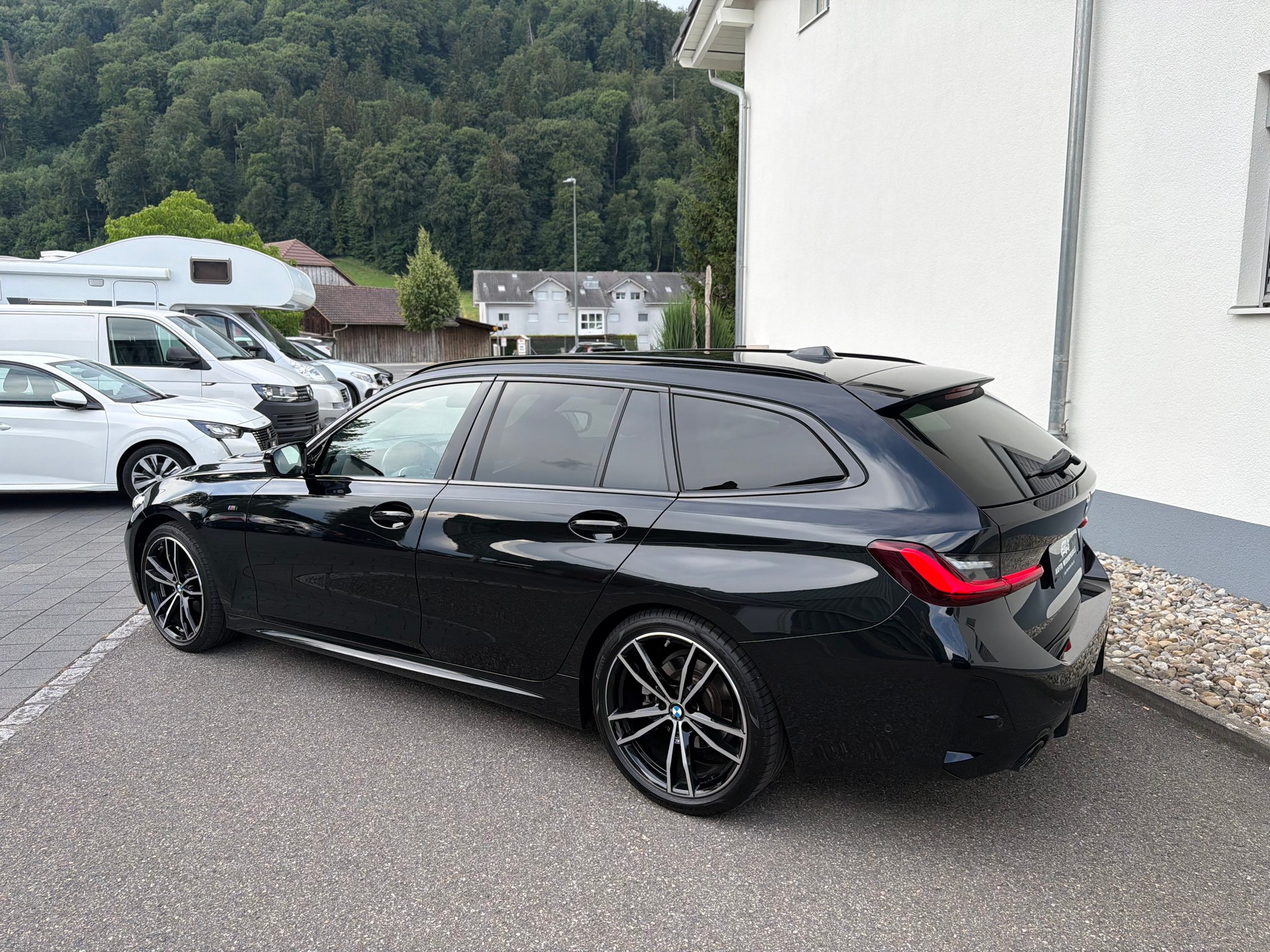 BMW 320d xDrive 48V Touring Steptronic M Sport-image-13