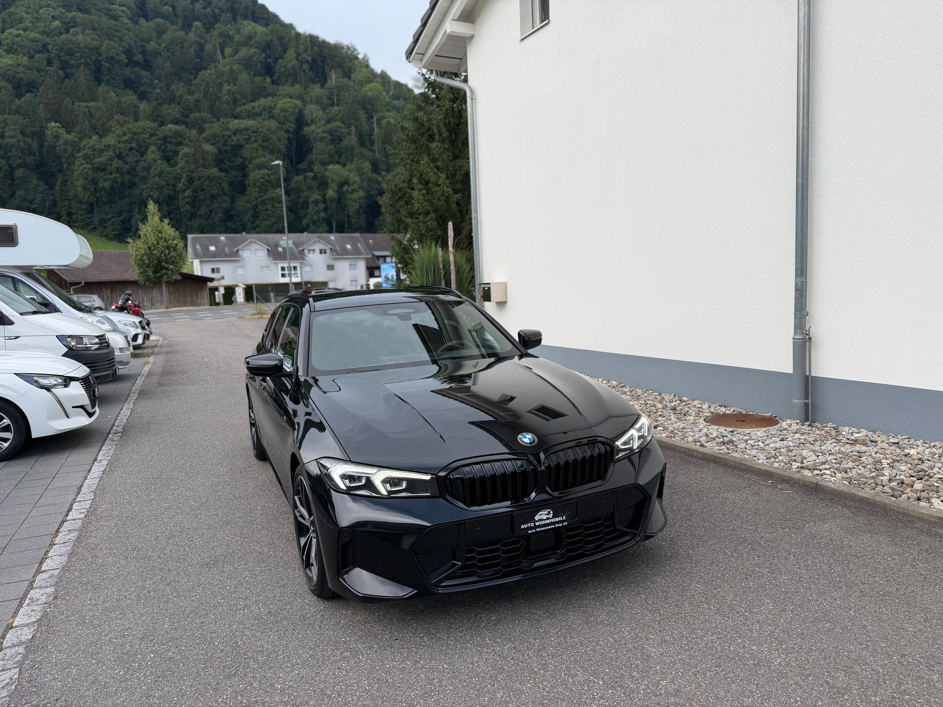 BMW 320d xDrive 48V Touring Steptronic M Sport-image-0