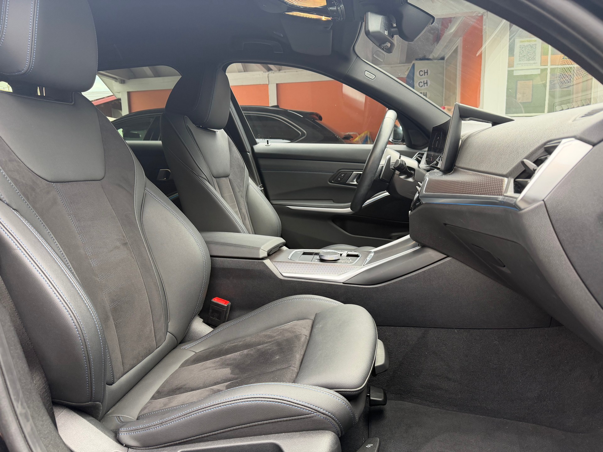 BMW 320d xDrive 48V Touring Steptronic M Sport-image-16