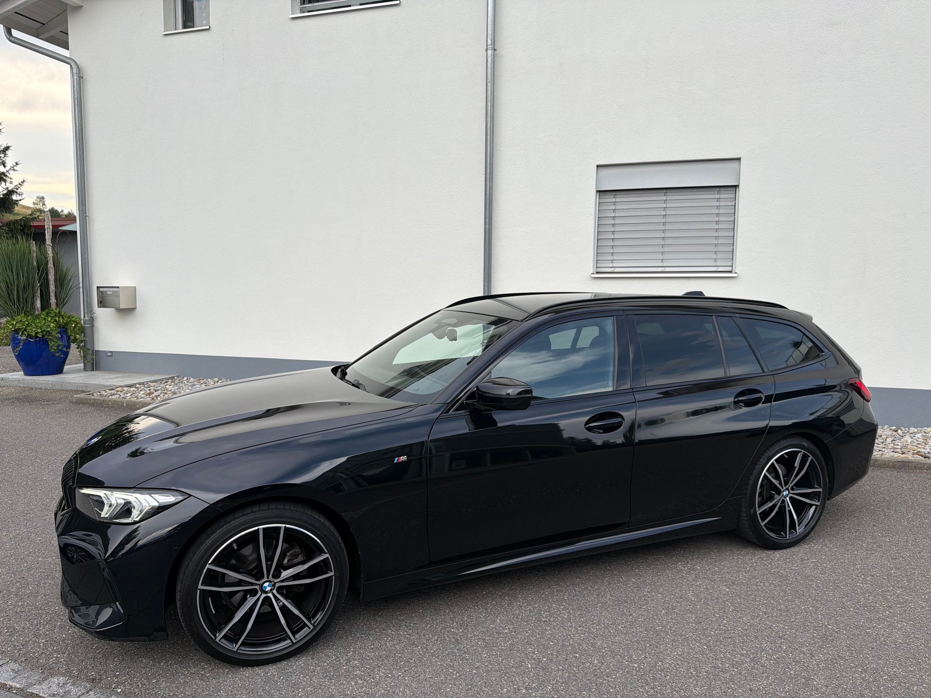 BMW 320d xDrive 48V Touring Steptronic M Sport-image-11