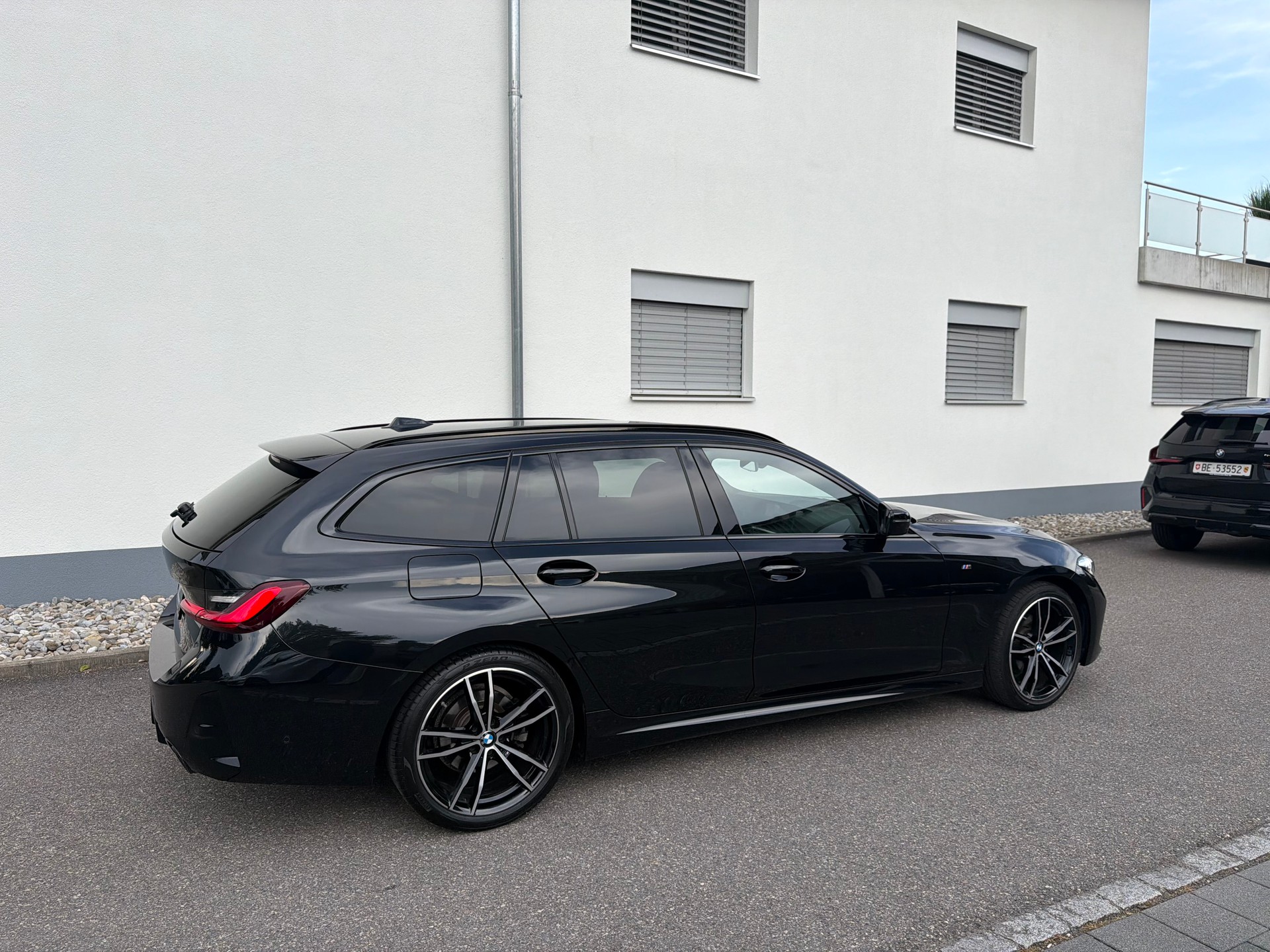BMW 320d xDrive 48V Touring Steptronic M Sport-image-5
