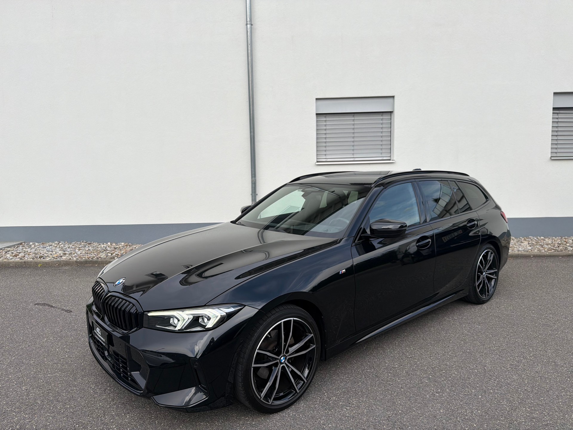 BMW 320d xDrive 48V Touring Steptronic M Sport-image-10