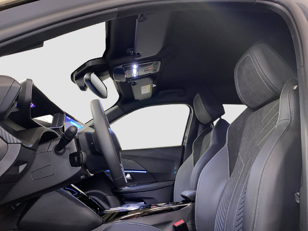 PEUGEOT 2008 1.2 Hybrid 145 GT-image-6