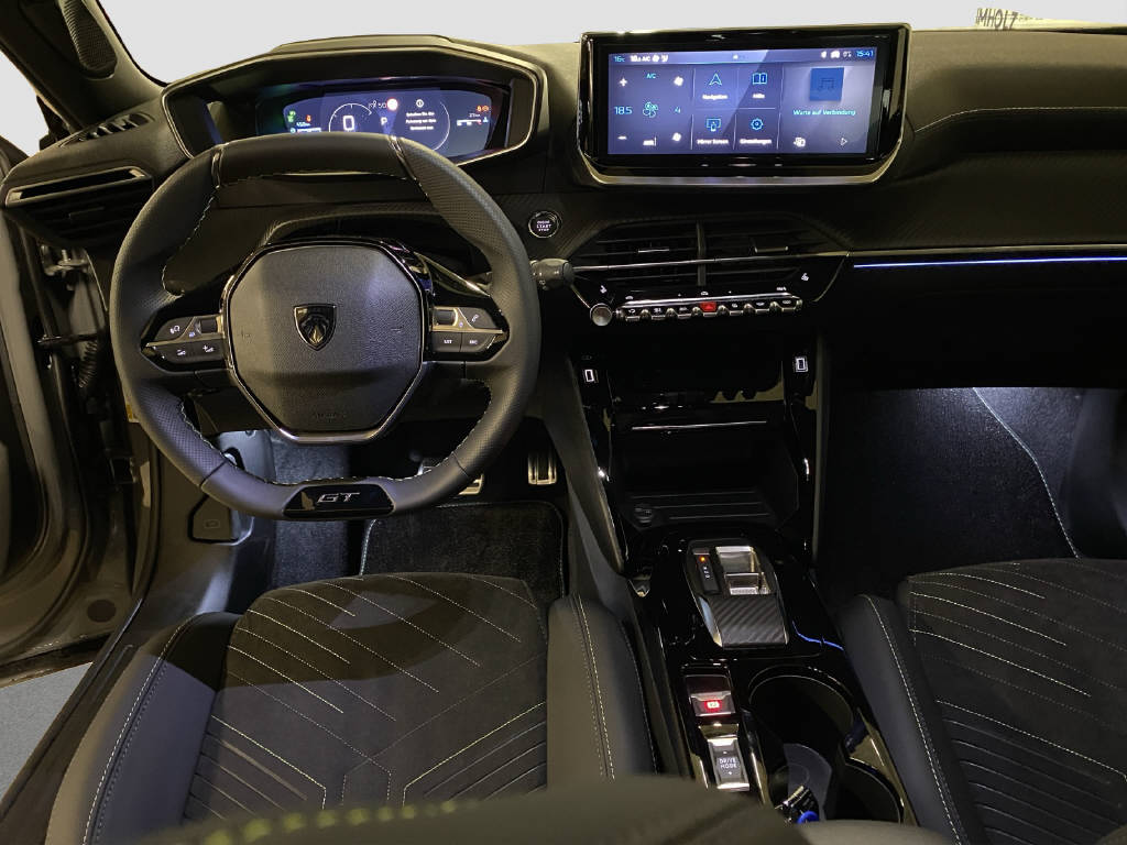 PEUGEOT 2008 1.2 Hybrid 145 GT-image-9