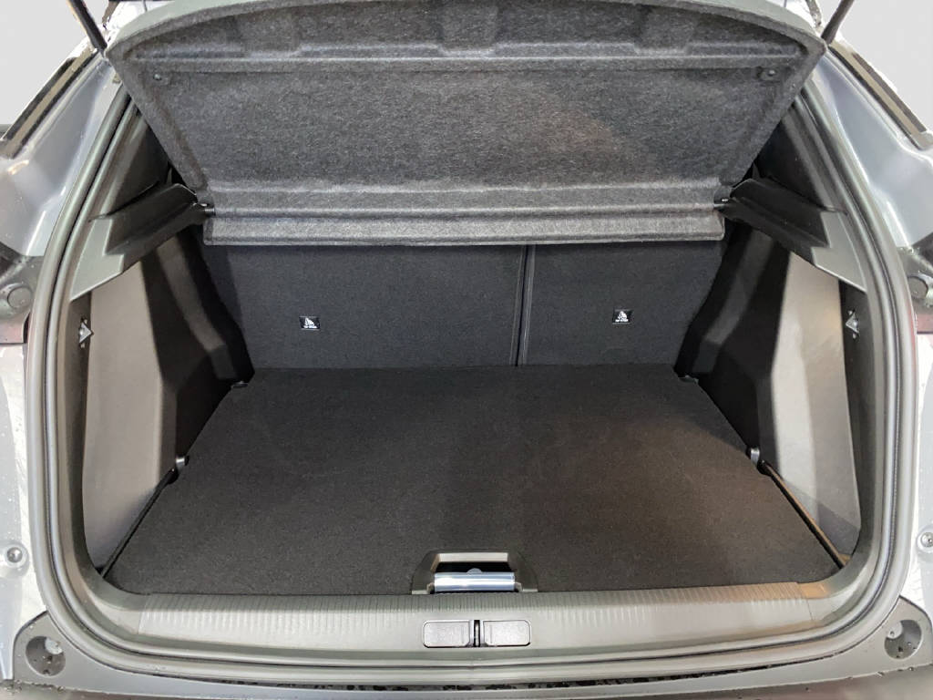 PEUGEOT 2008 1.2 Hybrid 145 GT-image-13