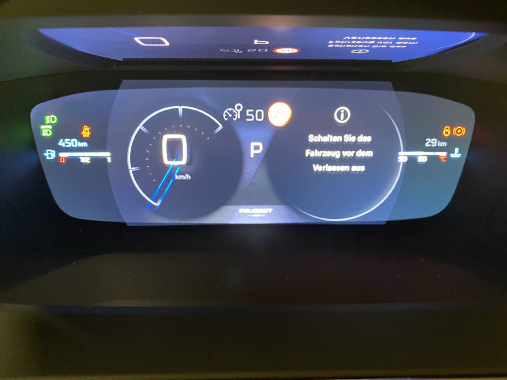PEUGEOT 2008 1.2 Hybrid 145 GT-image-8