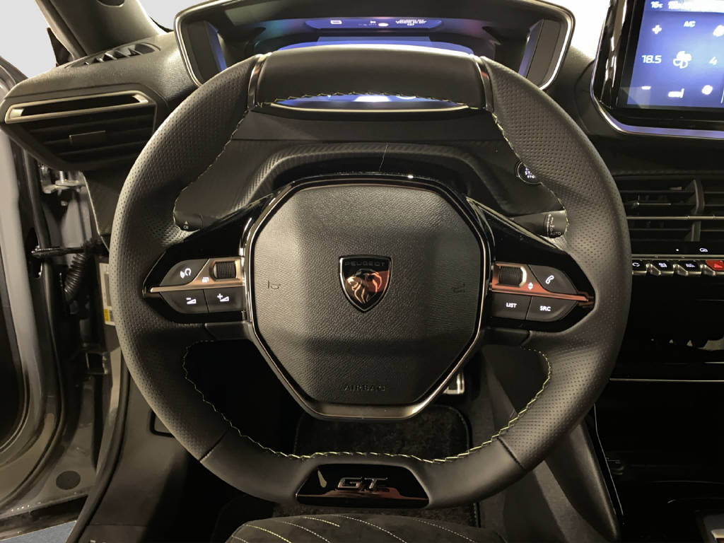 PEUGEOT 2008 1.2 Hybrid 145 GT-image-7