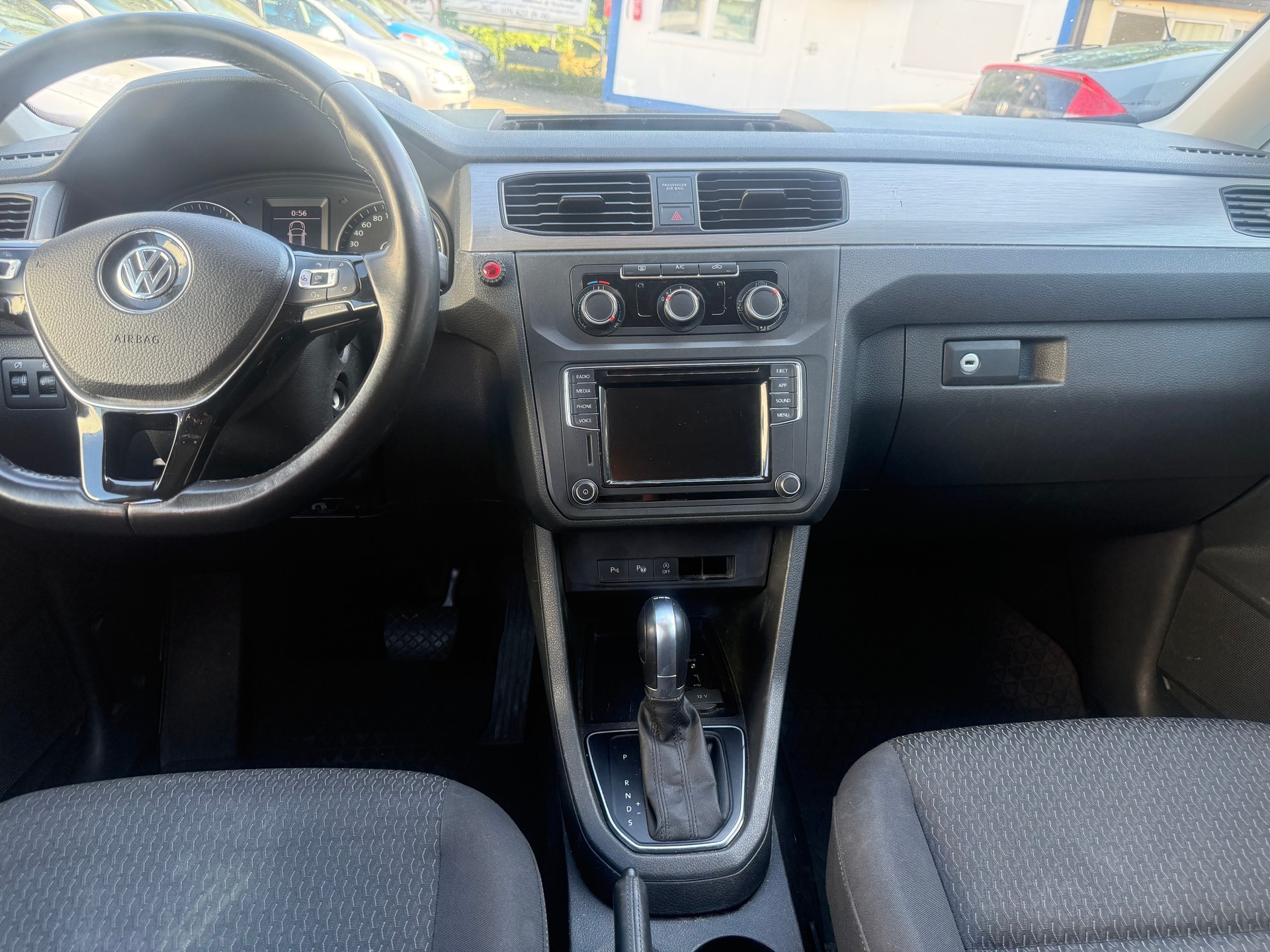 VW Caddy Maxi 2.0TDI BlueMotion Technology DSG-image-12