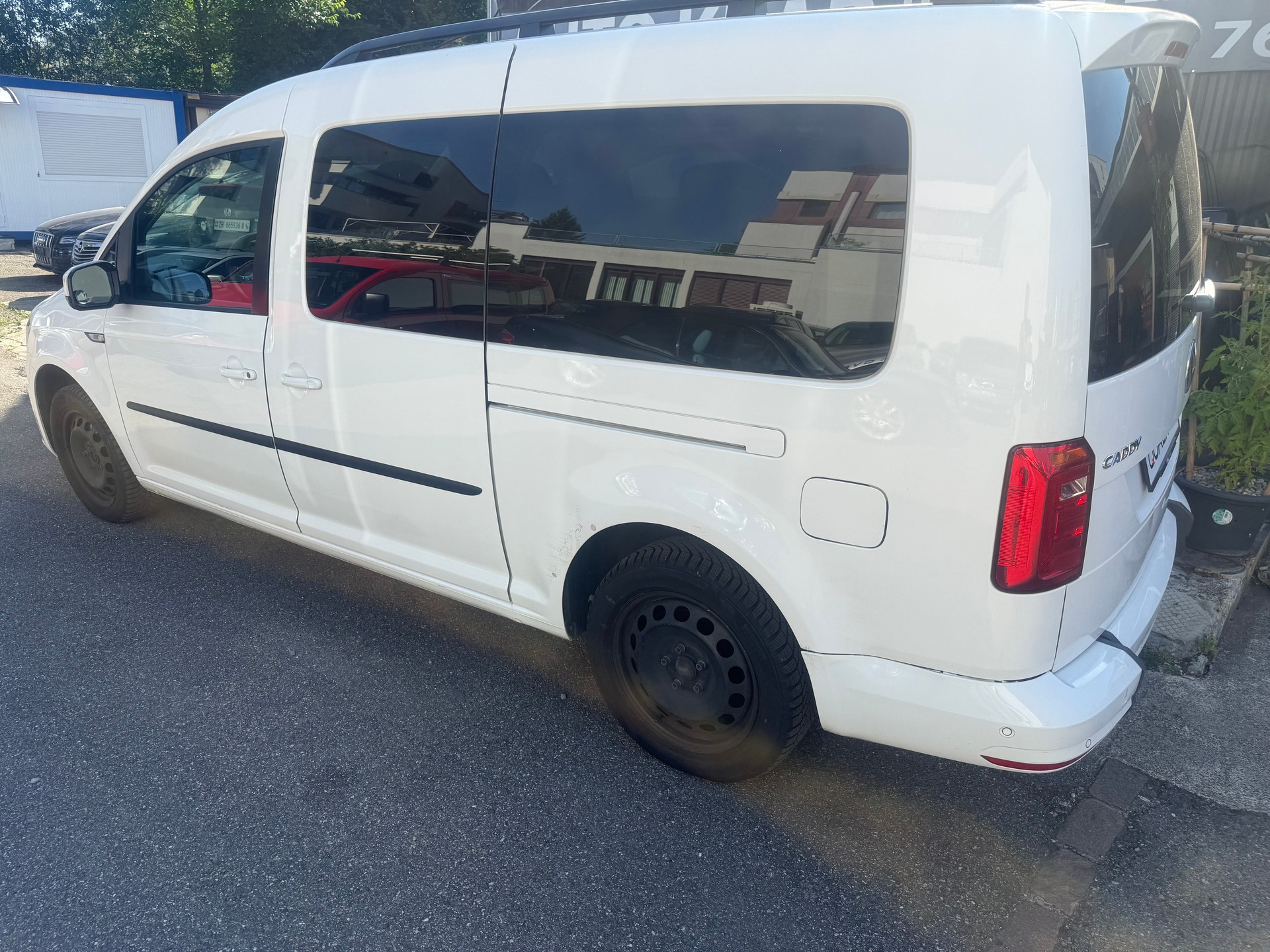VW Caddy Maxi 2.0TDI BlueMotion Technology DSG-image-5