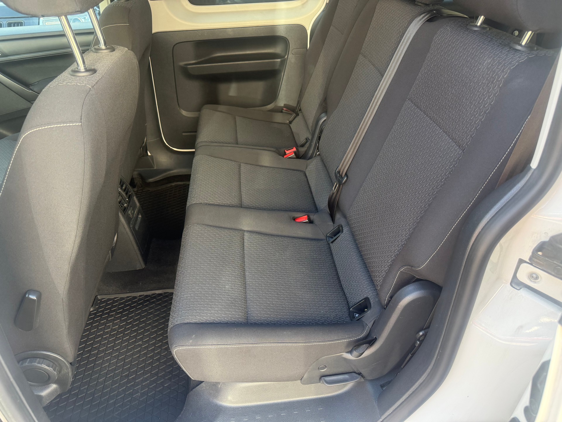 VW Caddy Maxi 2.0TDI BlueMotion Technology DSG-image-10