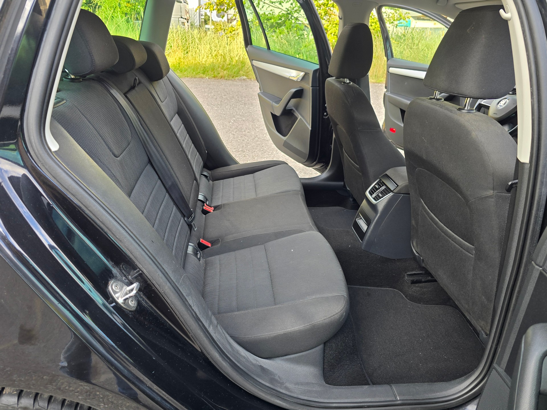 SKODA Octavia Combi 1.8 TSI Elegance 4x4 DSG-image-14