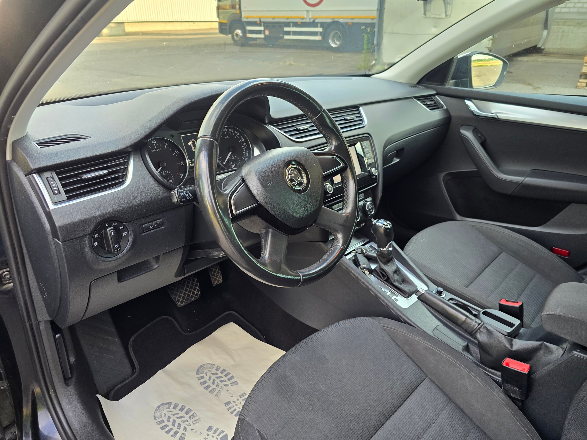 SKODA Octavia Combi 1.8 TSI Elegance 4x4 DSG-image-10