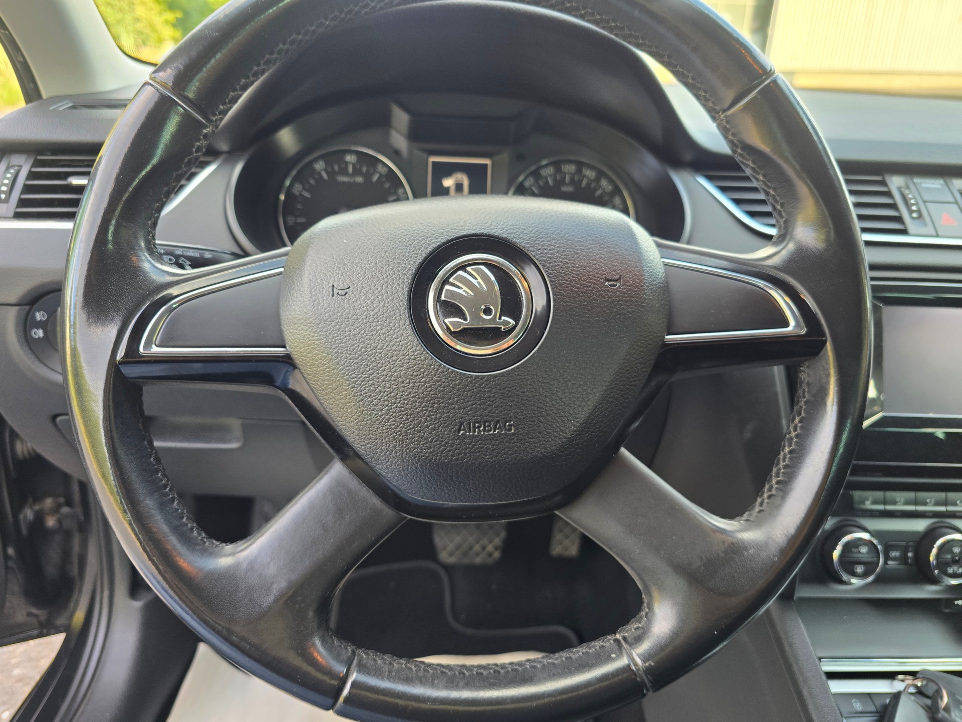 SKODA Octavia Combi 1.8 TSI Elegance 4x4 DSG-image-15