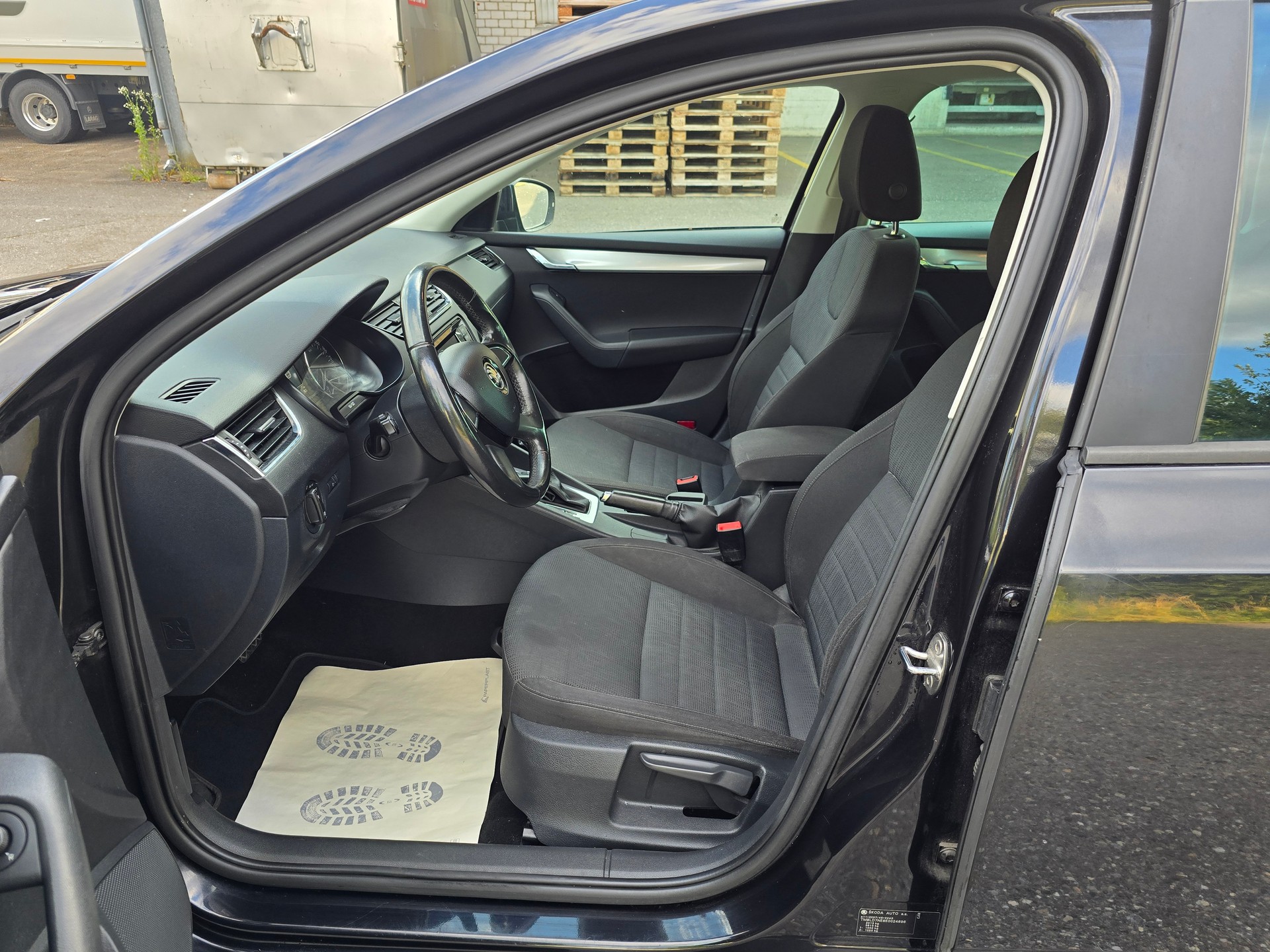 SKODA Octavia Combi 1.8 TSI Elegance 4x4 DSG-image-9