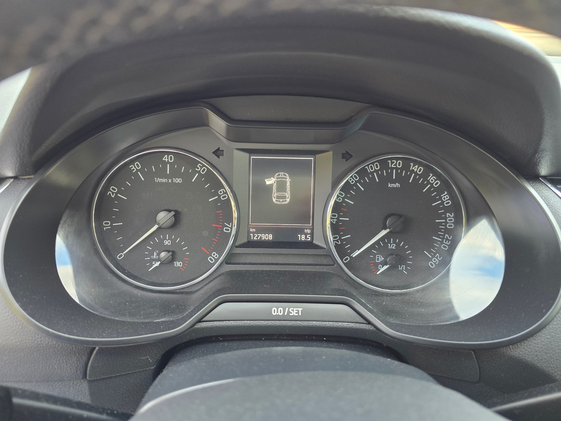 SKODA Octavia Combi 1.8 TSI Elegance 4x4 DSG-image-16