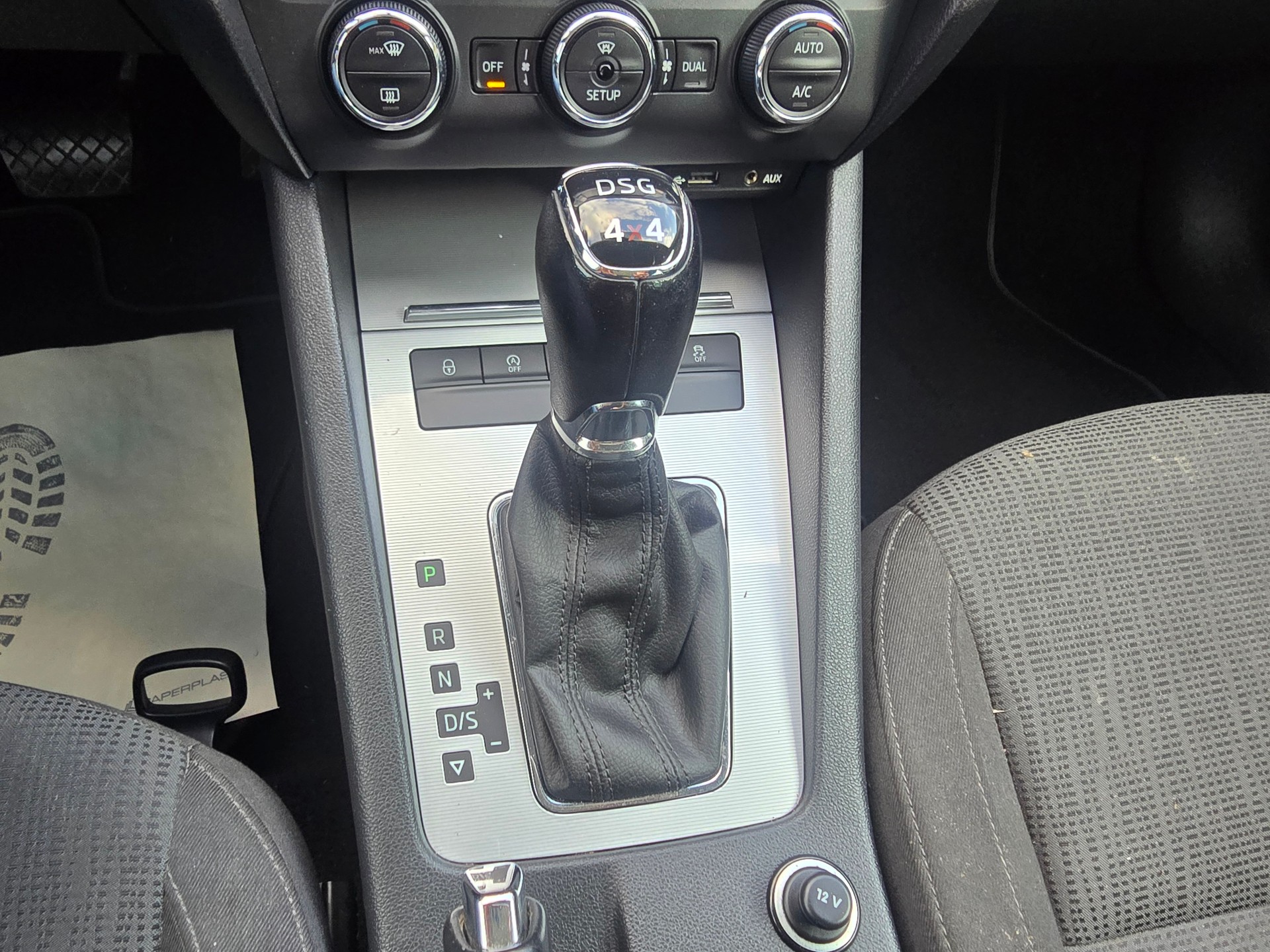 SKODA Octavia Combi 1.8 TSI Elegance 4x4 DSG-image-17