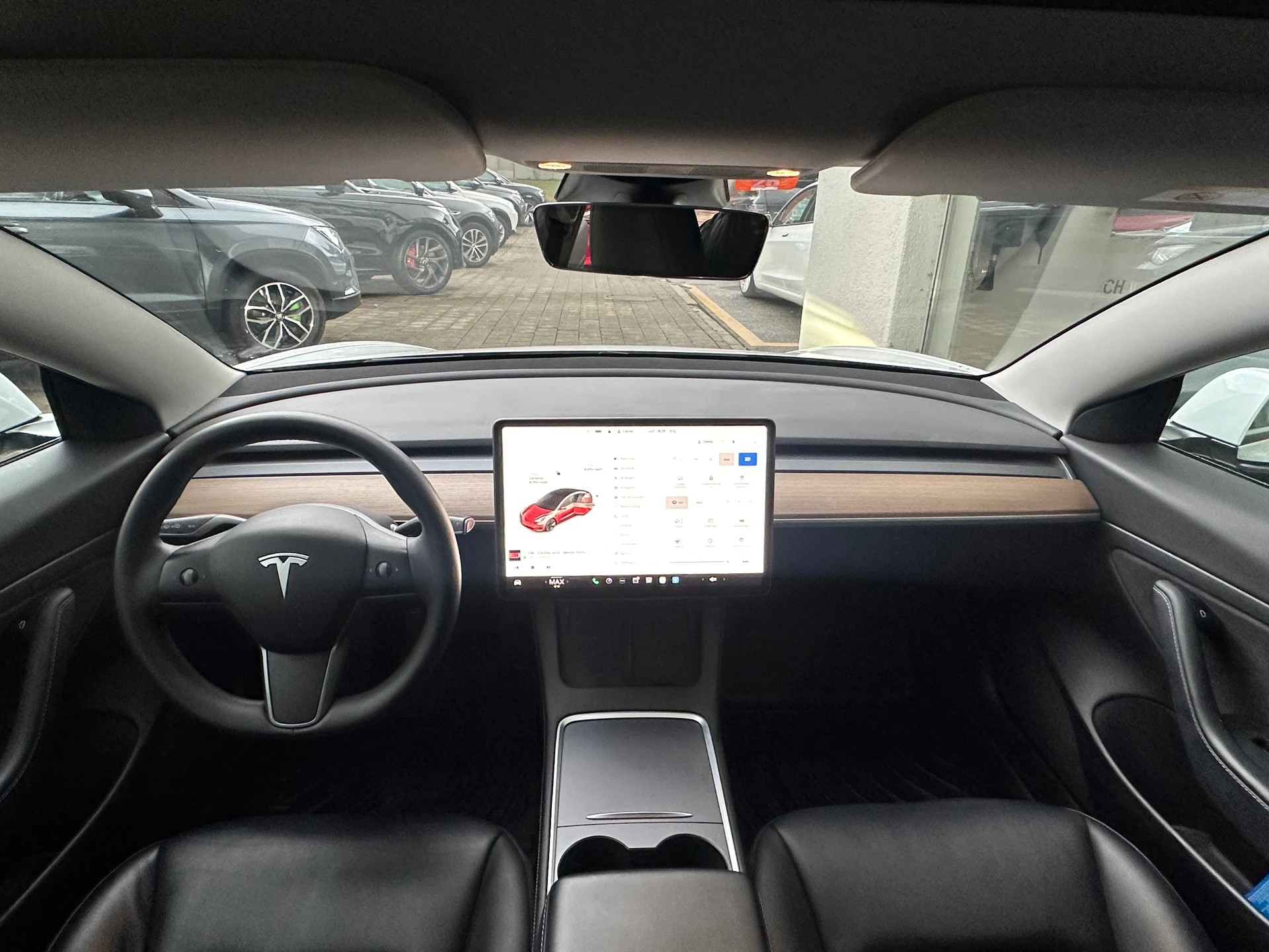 TESLA Model 3-image-8