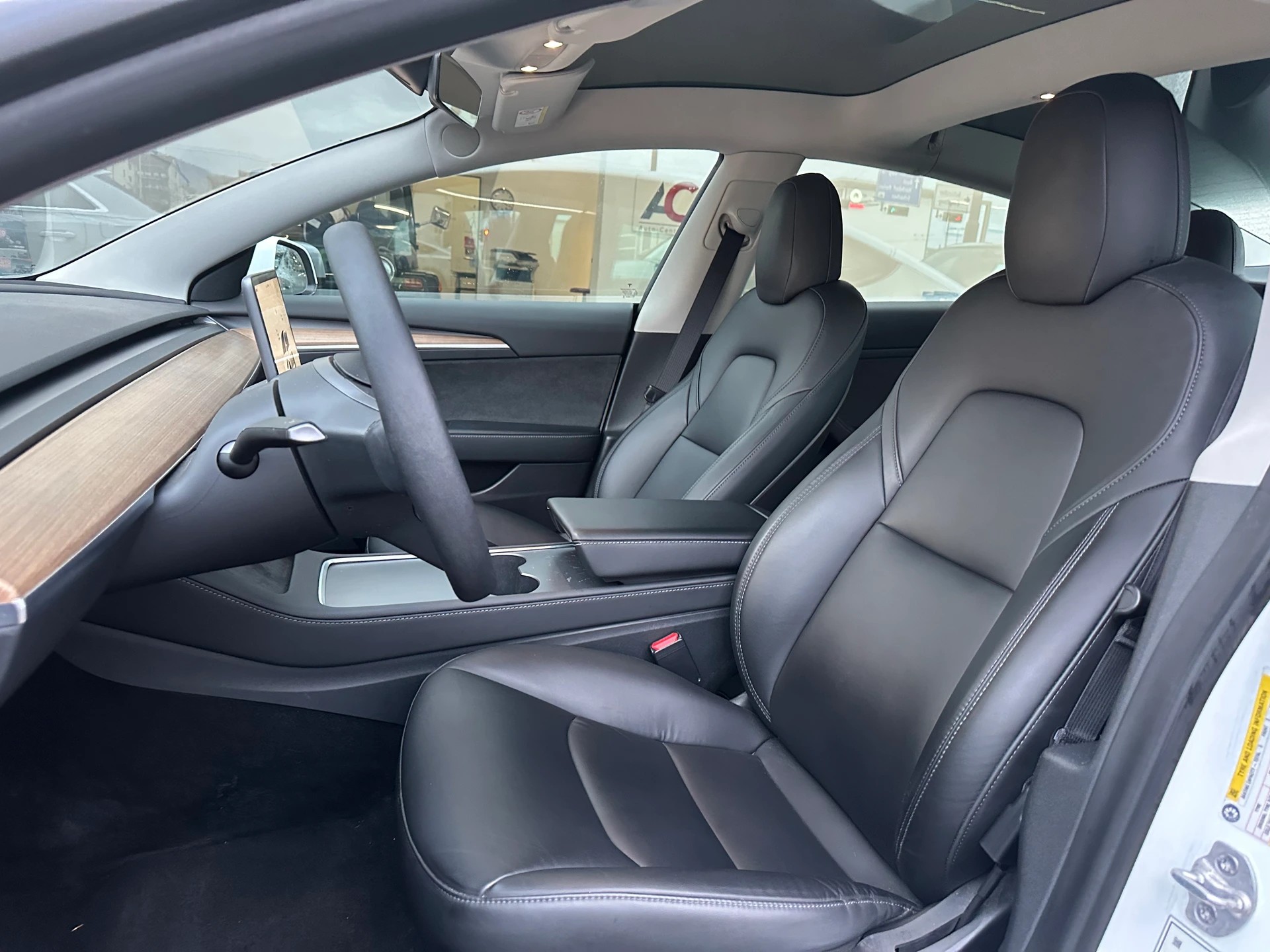 TESLA Model 3-image-5